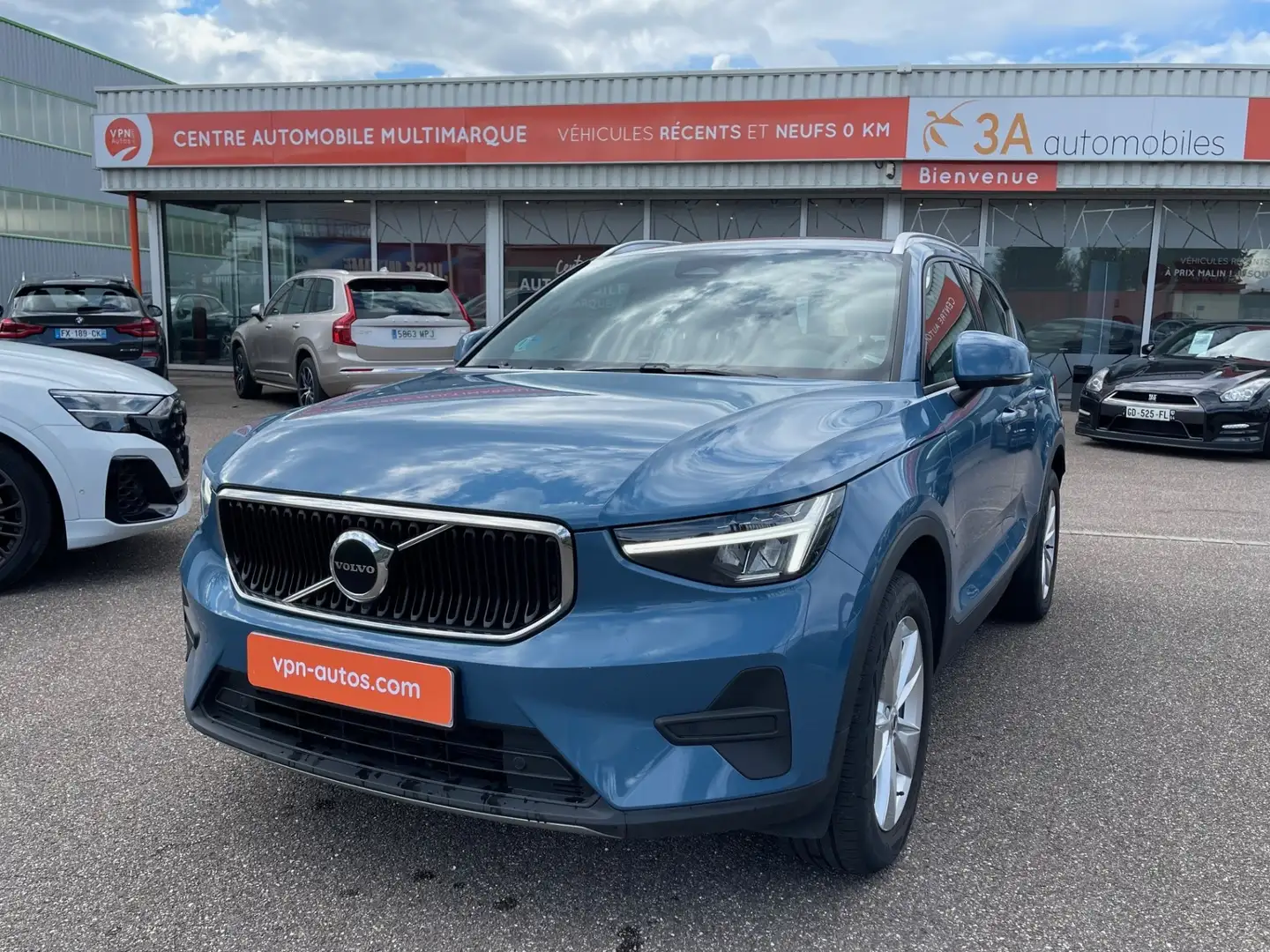 Volvo XC40 B3 163 ch DCT7 CORE + HAYON ELEC + CAMERA + CLIM AUTO Blauw - 1