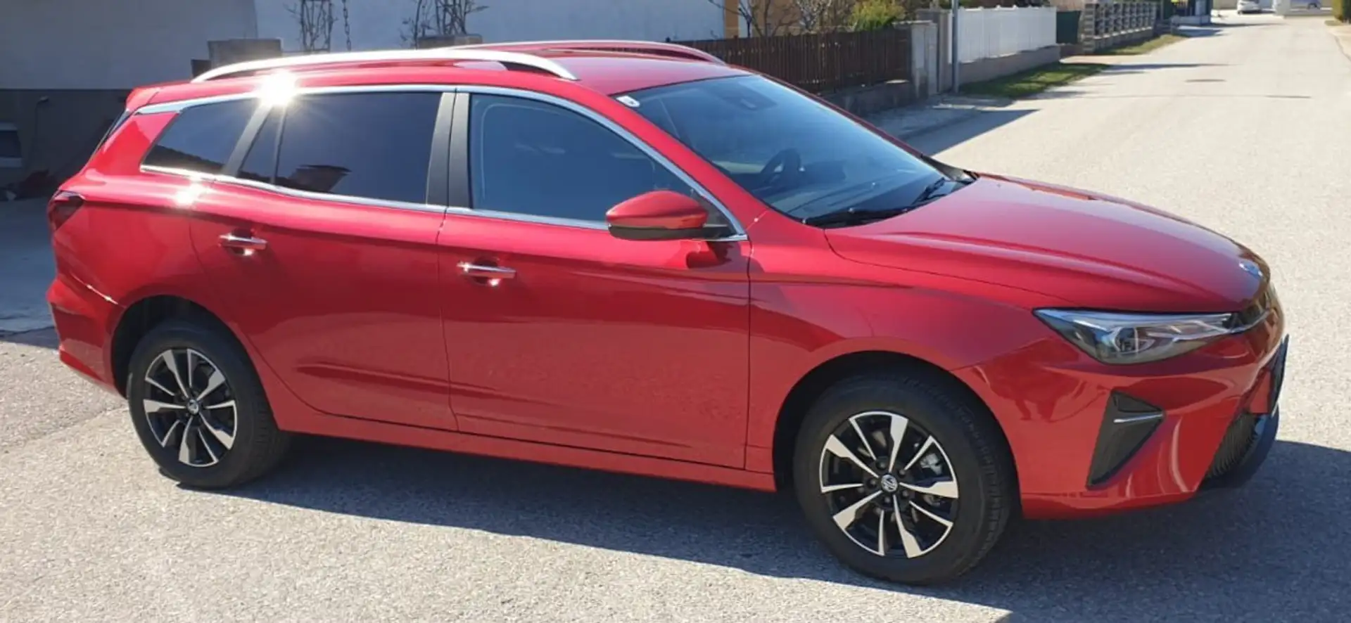 MG MG5 MG5 EV Comfort 61,1 kWh Maximal Reichweite Comfort Rot - 1