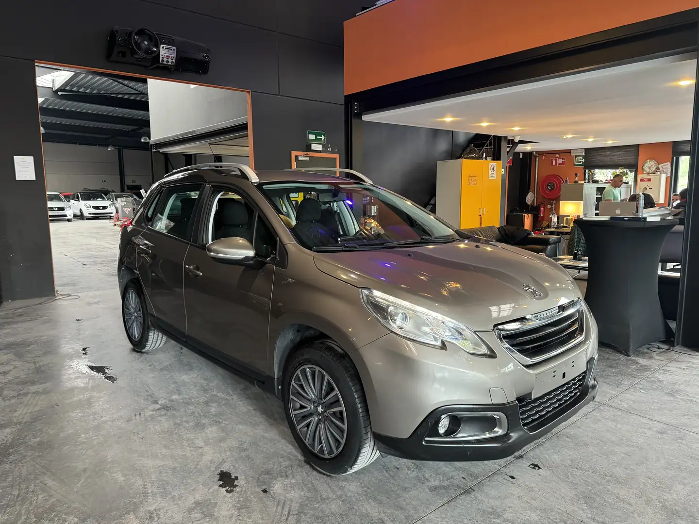Peugeot 2008 1.2i - 71.171 KM !A/C - NAVI - MEDIA/TEL - LIM/REG Brun - 1