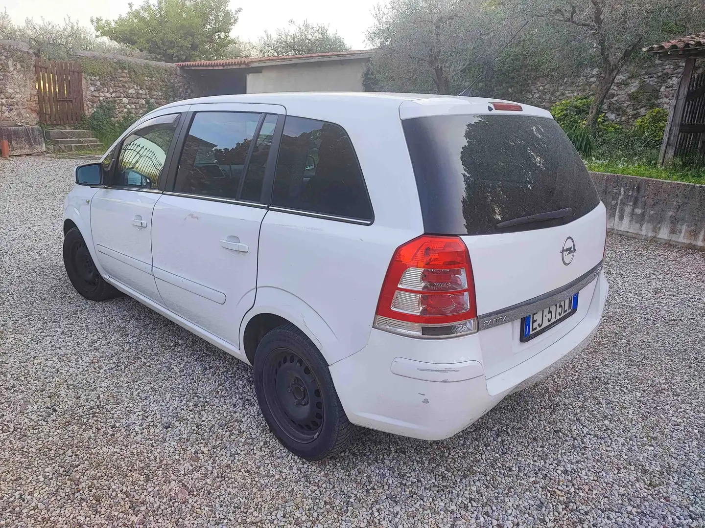 Opel Zafira Zafira II 2005 1.6 t. Cosmo ecoM 150cv Blanc - 1