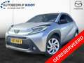 Toyota Aygo X 1.0 VVT-i First / Licht metalen velgen / Camera / Grau - thumbnail 1