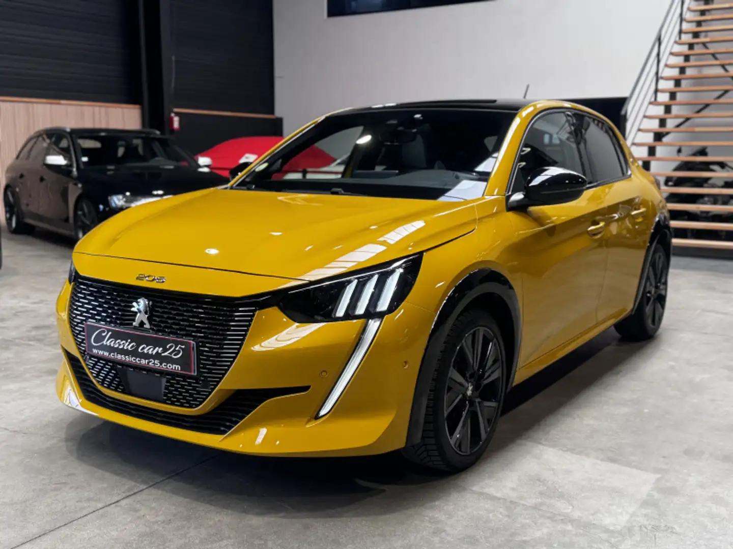 Peugeot 208 1.5 BLUEHDI 100CH S\u0026S GT PACK Jaune - 1