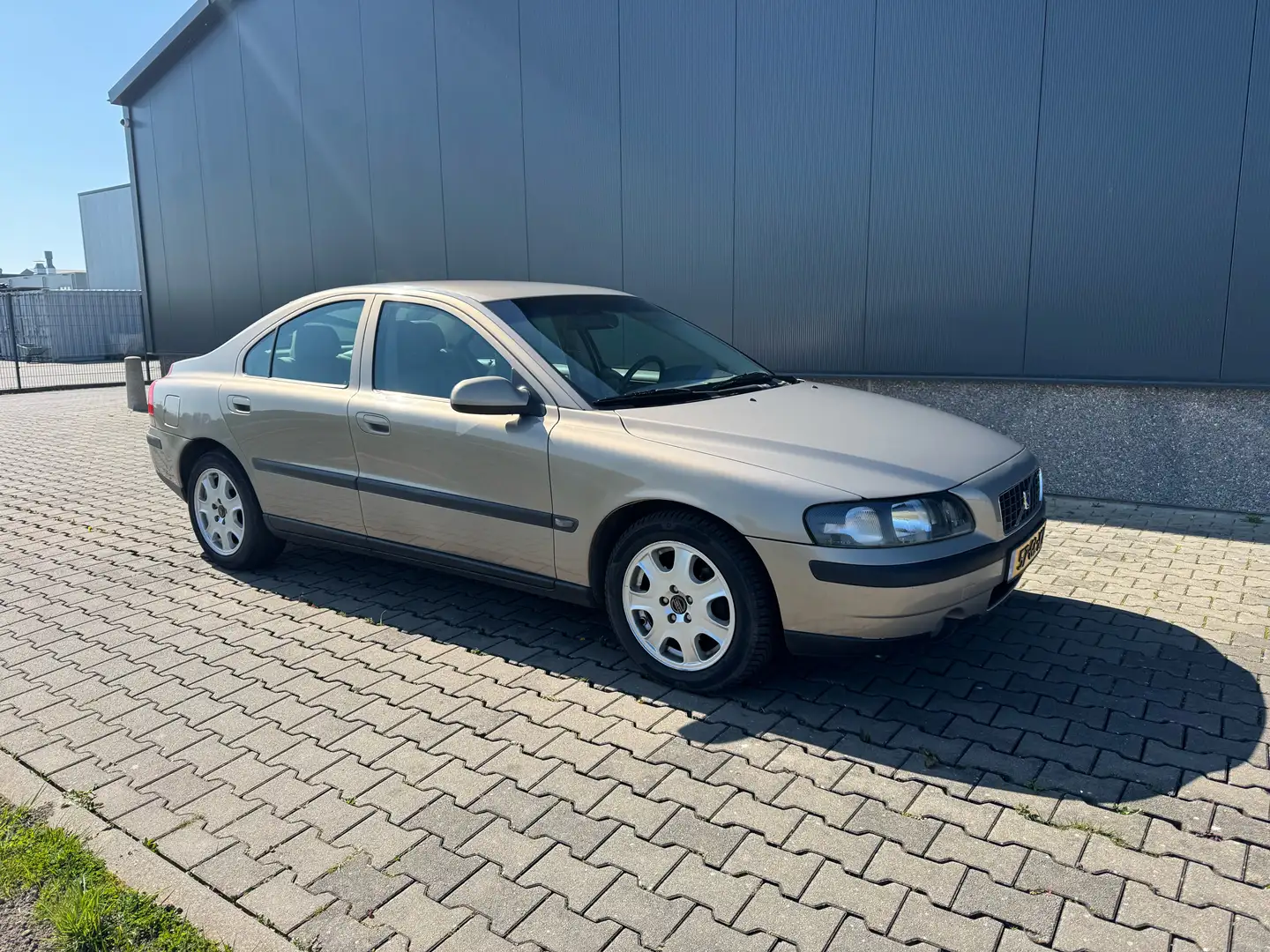 Volvo S60 2.4 Edition Bej - 1