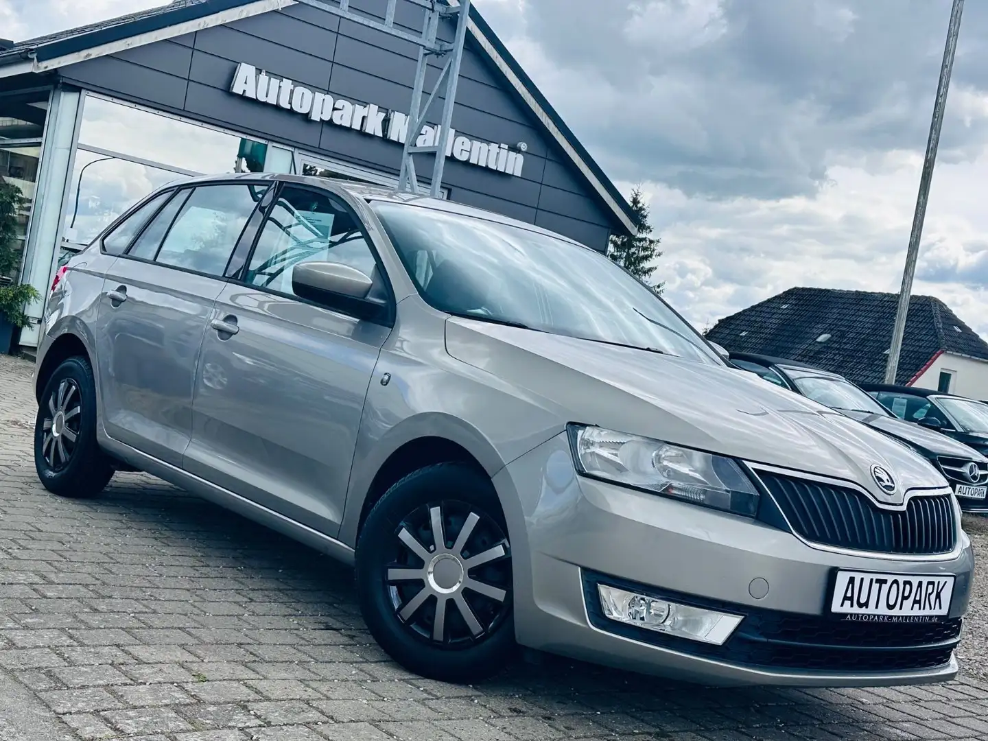 Skoda Rapid/Spaceback Spaceback Ambition *KLIMA*PDC*TEMPOMAT* Beige - 1