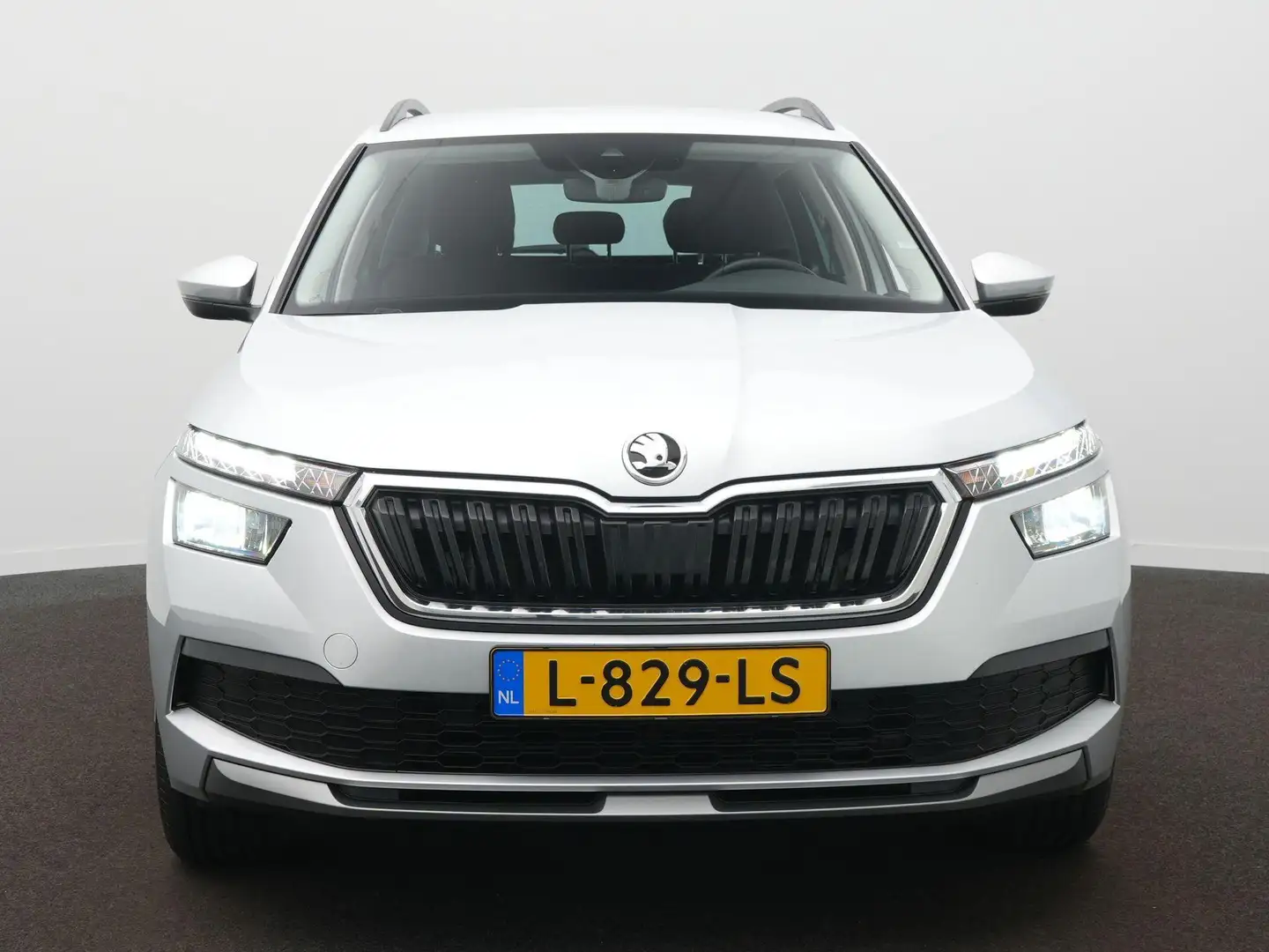 Skoda Kamiq 1.0 TSI Ambition / Cruise / Climate / Sensoren Grijs - 2