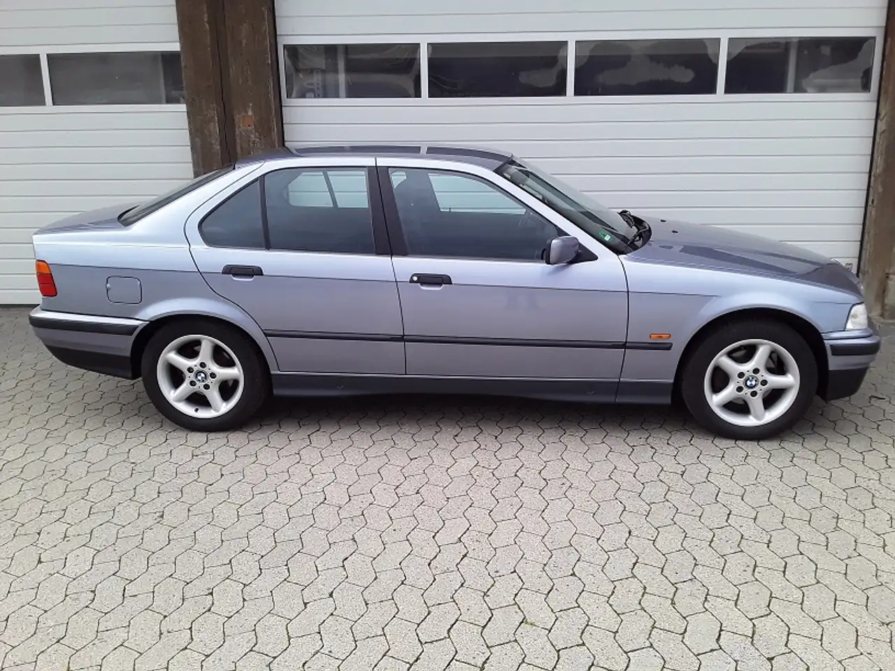 BMW 318 iA E36, Klima, Velours-Sitze uvm., foto 6
