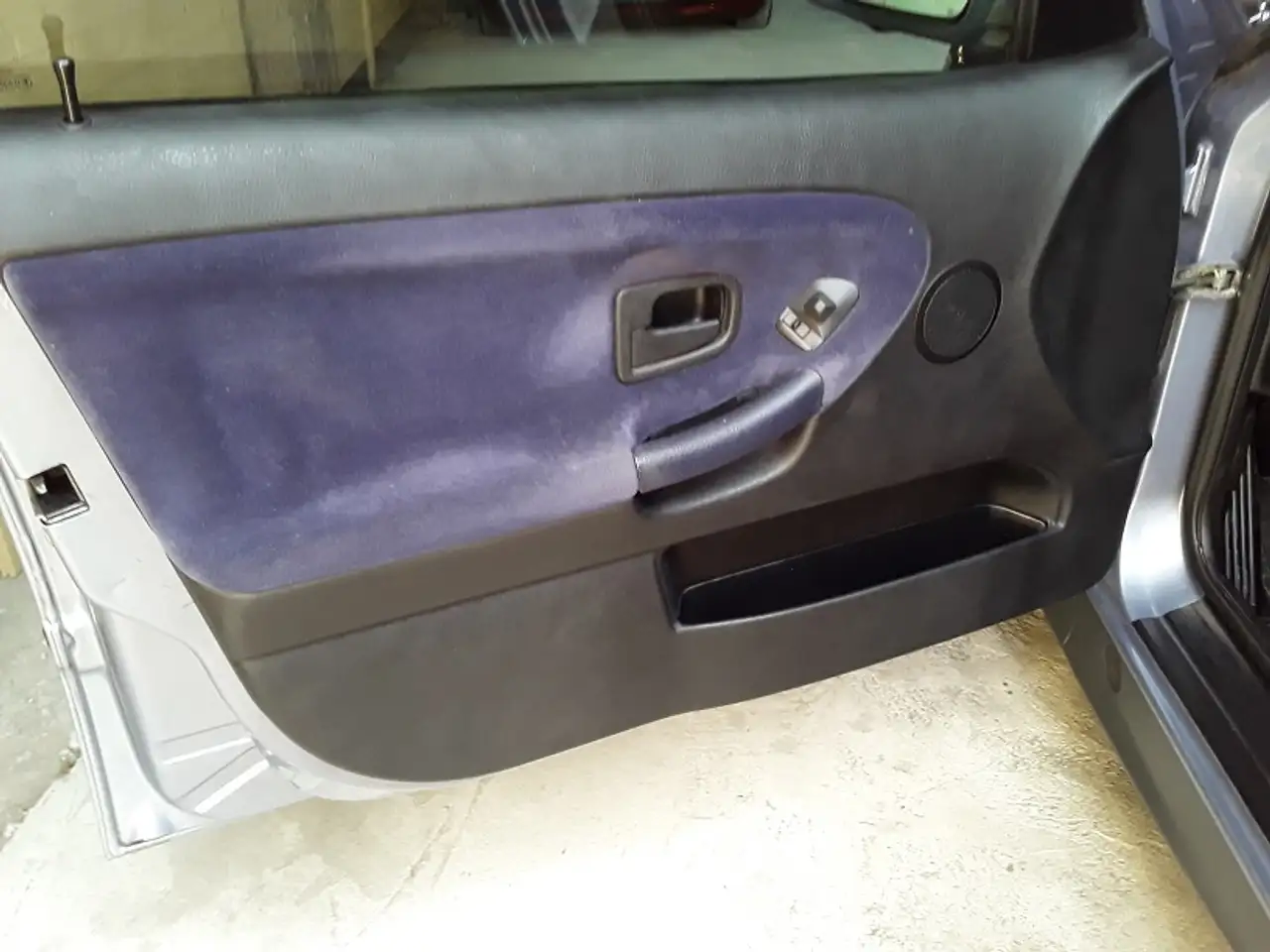 BMW 318 iA E36, Klima, Velours-Sitze uvm., foto 9