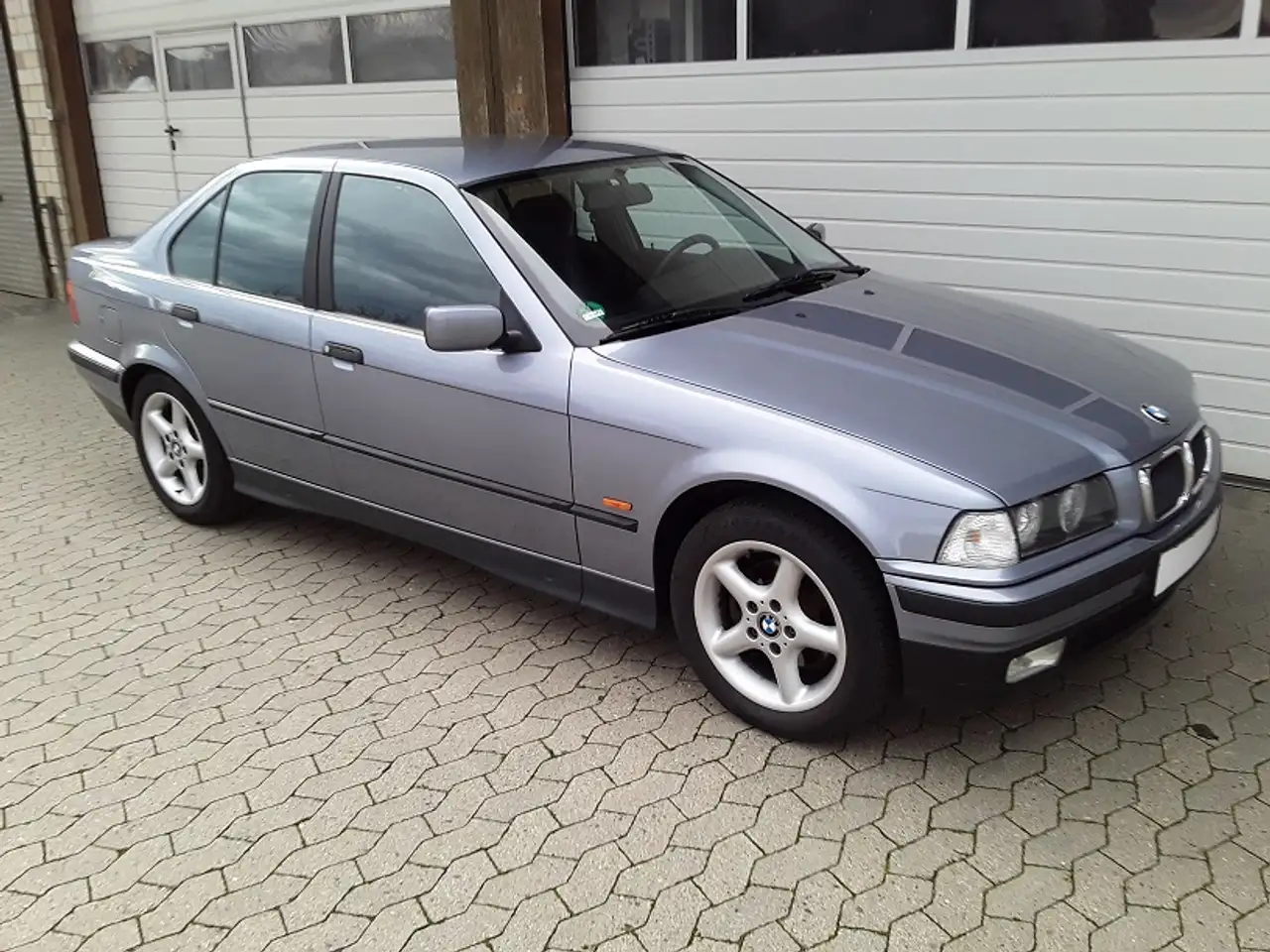 BMW 318 iA E36, Klima, Velours-Sitze uvm., foto 1