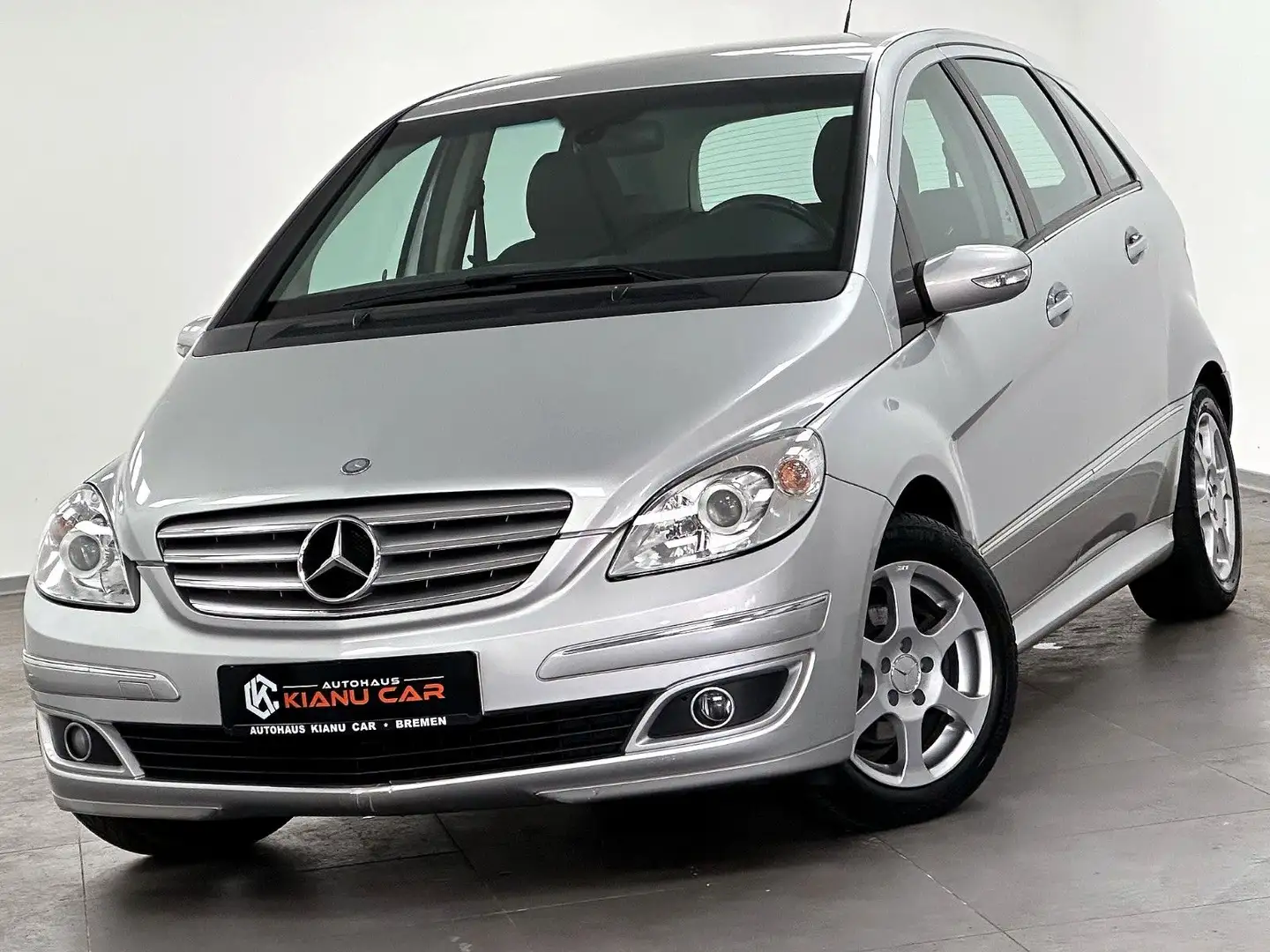 Mercedes-Benz B 170 AUTOMATIK.Abn.AHK.KLIMA.SITZHEIZUNG.BT Silber - 1
