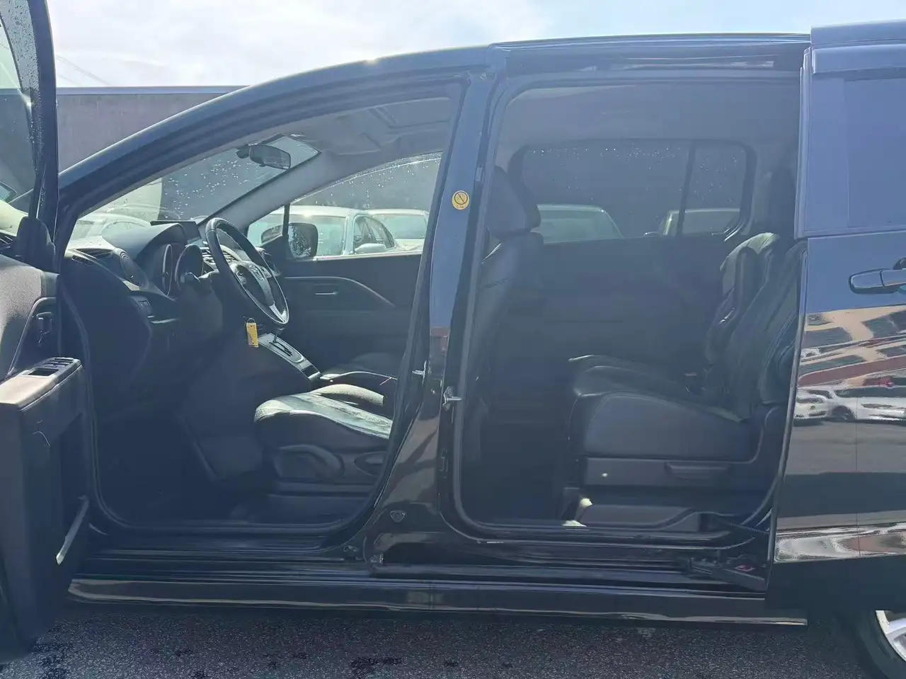 Mazda 5 снимка Mazda 5
