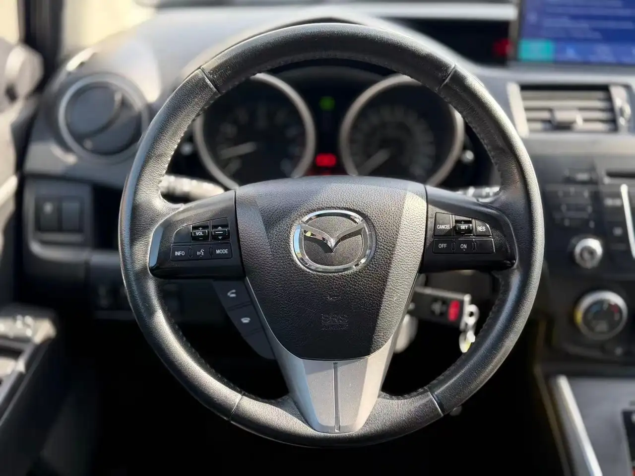 Mazda 5 снимка Mazda 5