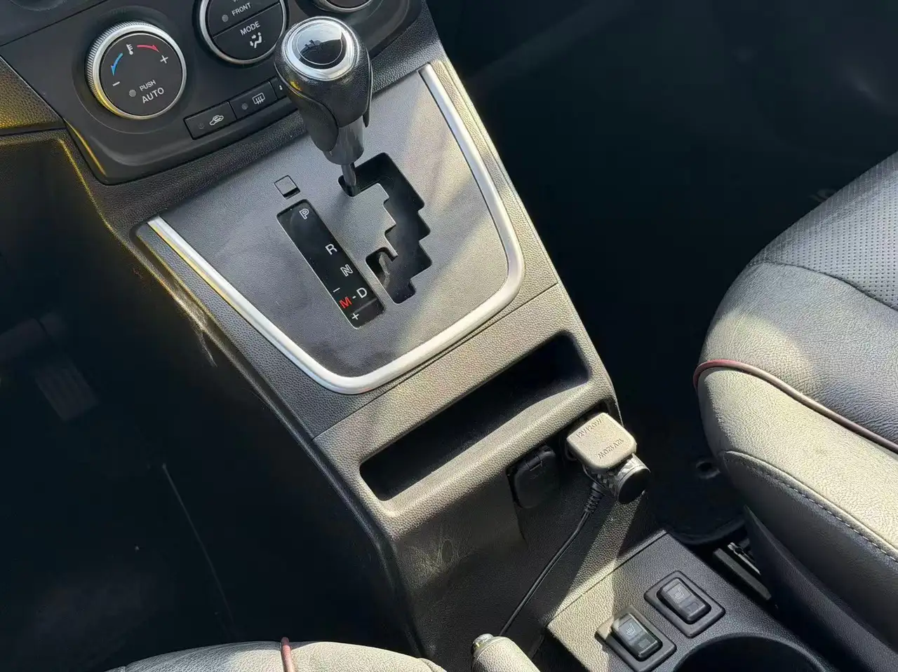 Mazda 5 снимка Mazda 5