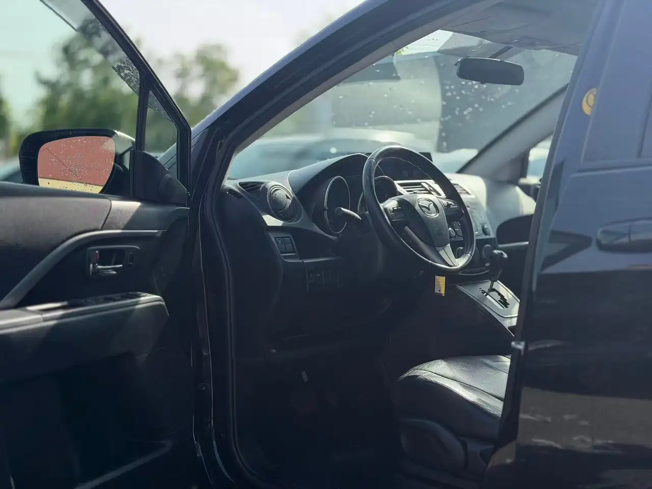 Mazda 5 снимка Mazda 5