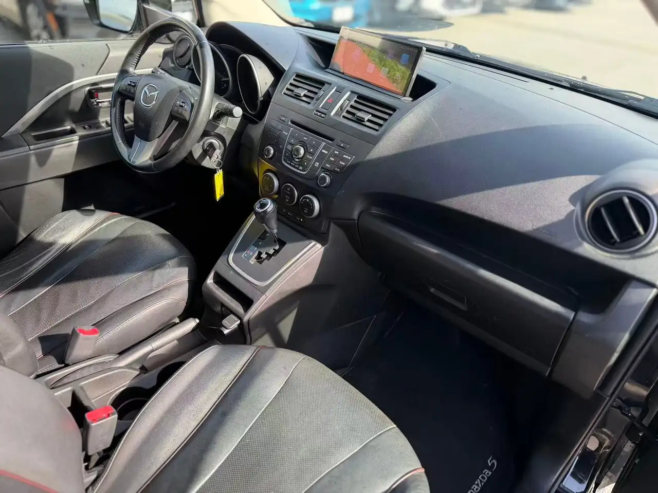 Mazda 5 снимка Mazda 5