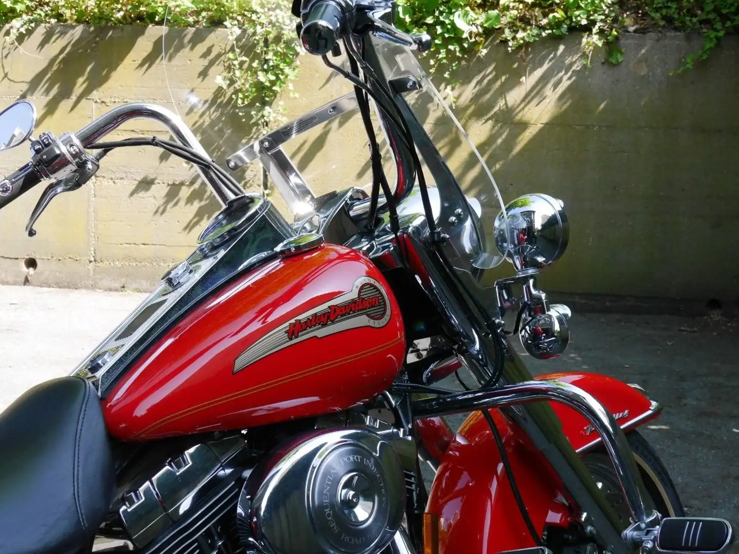 Harley-Davidson Road King Rouge - 1