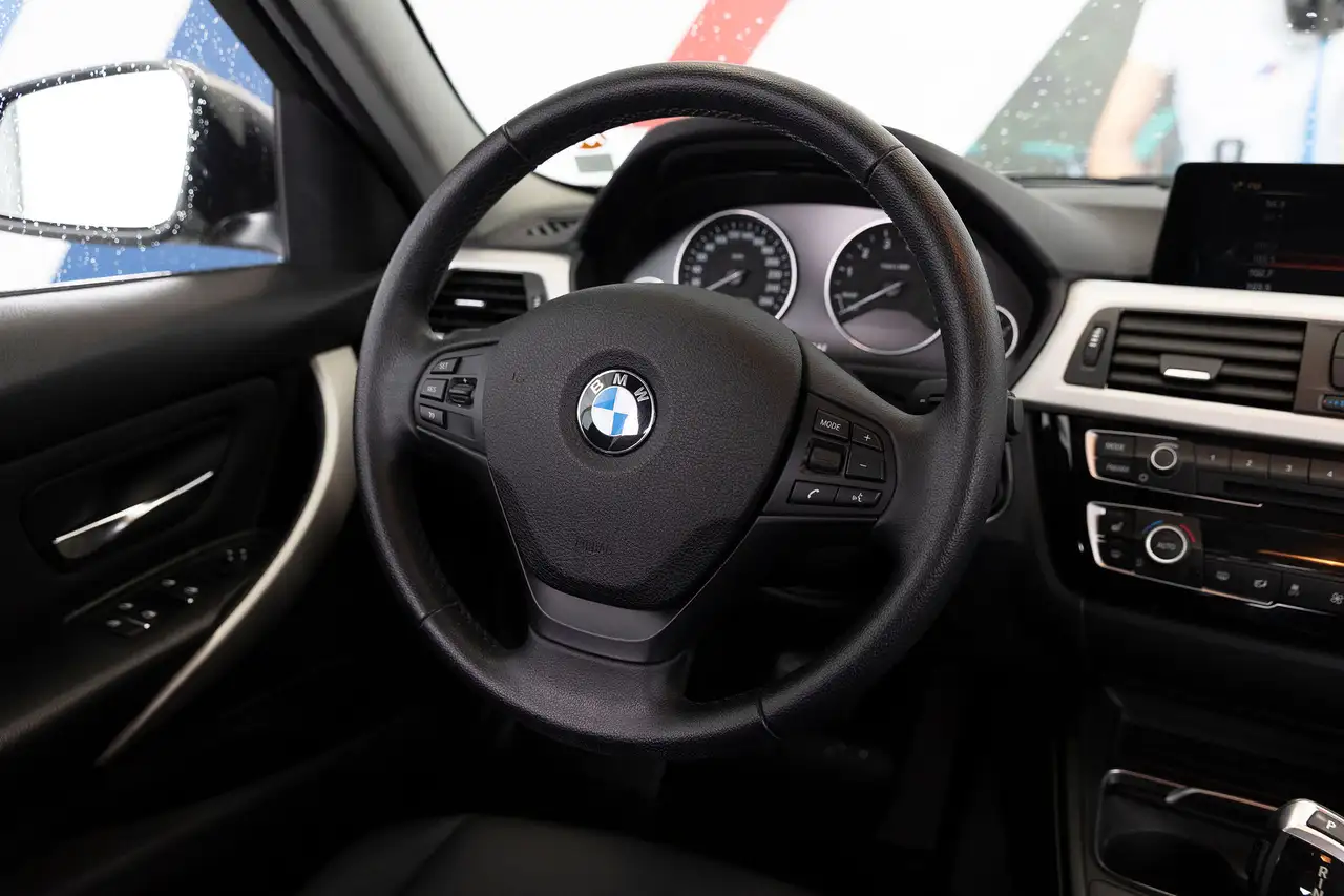 BMW 3 Series photo BMW 3 Series