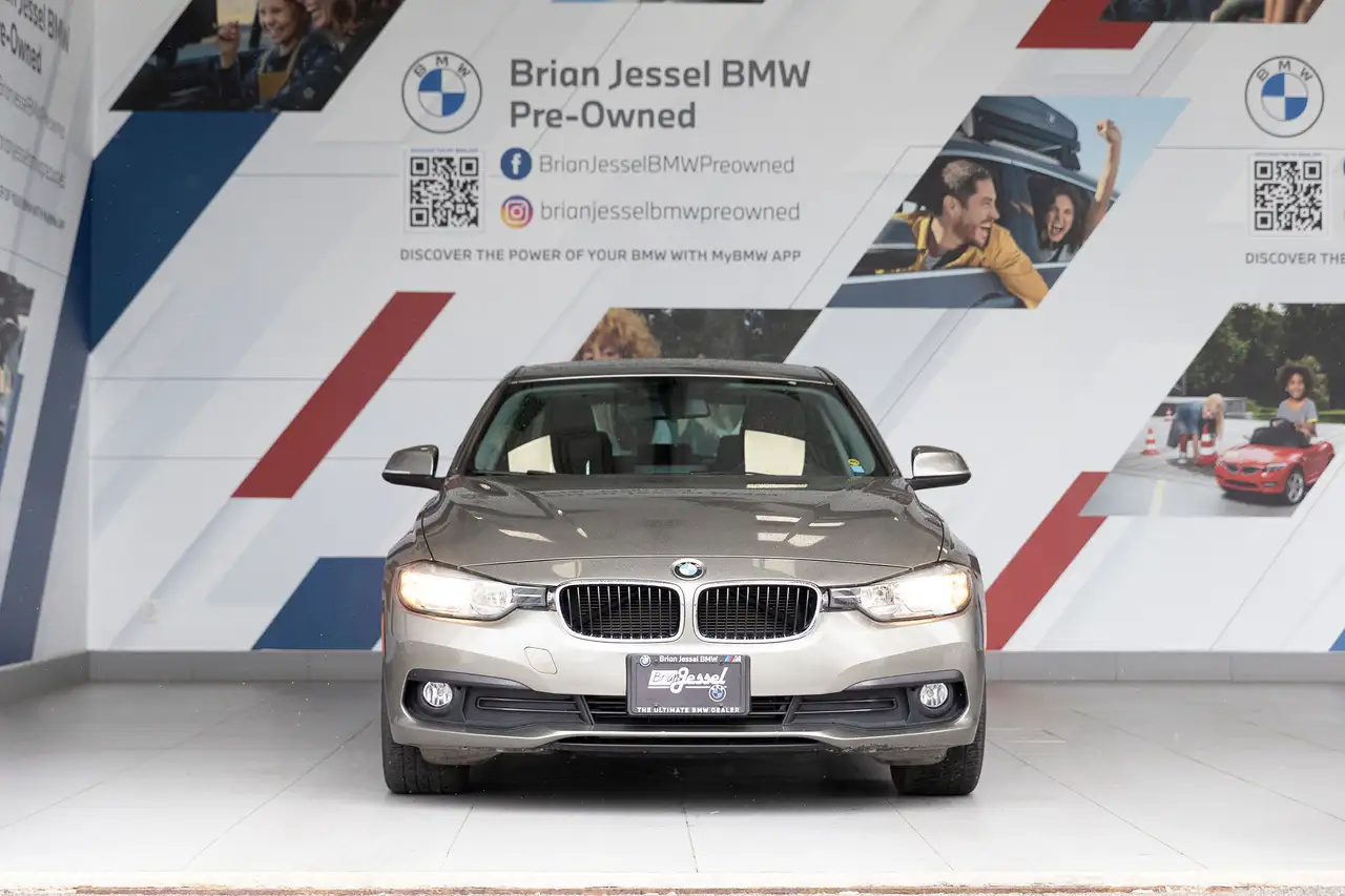 BMW 3 Series photo BMW 3 Series
