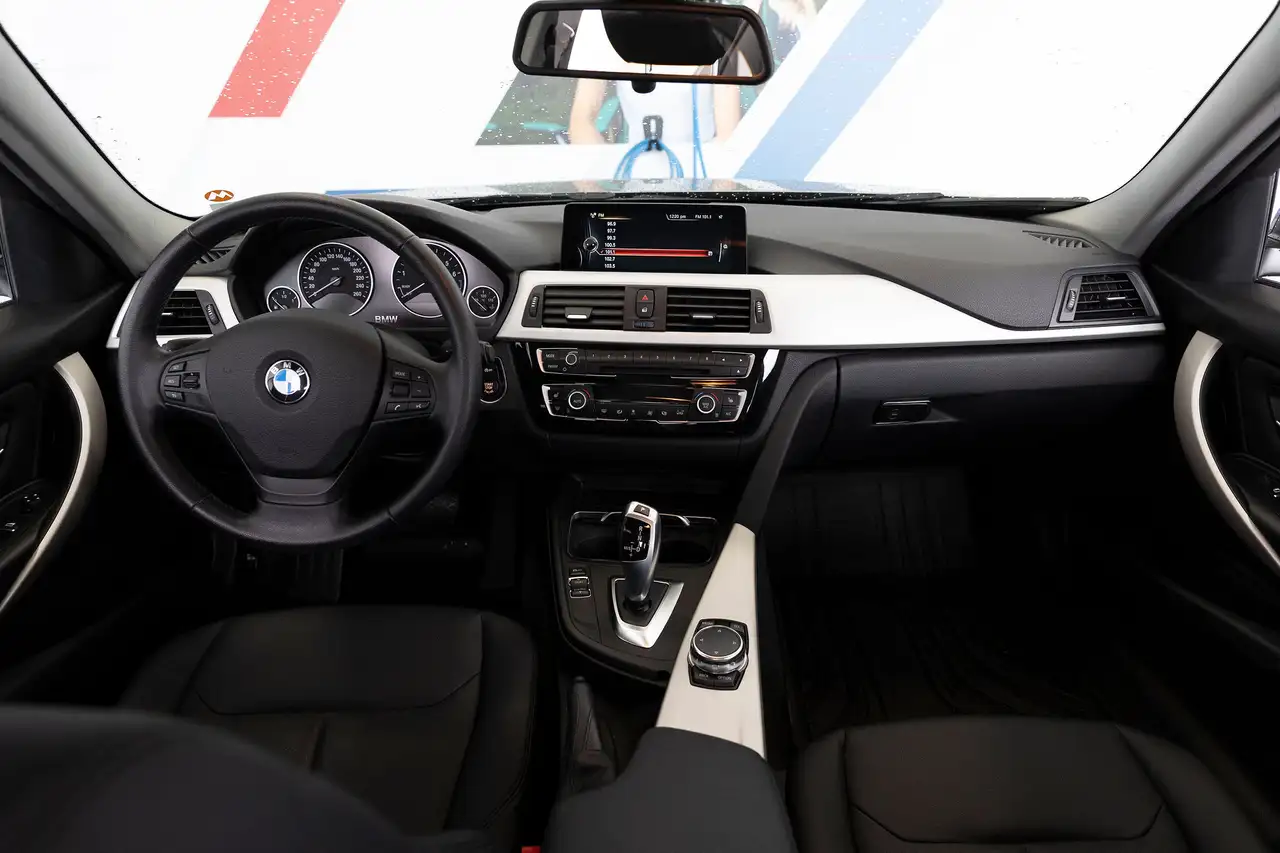 BMW 3 Series photo BMW 3 Series