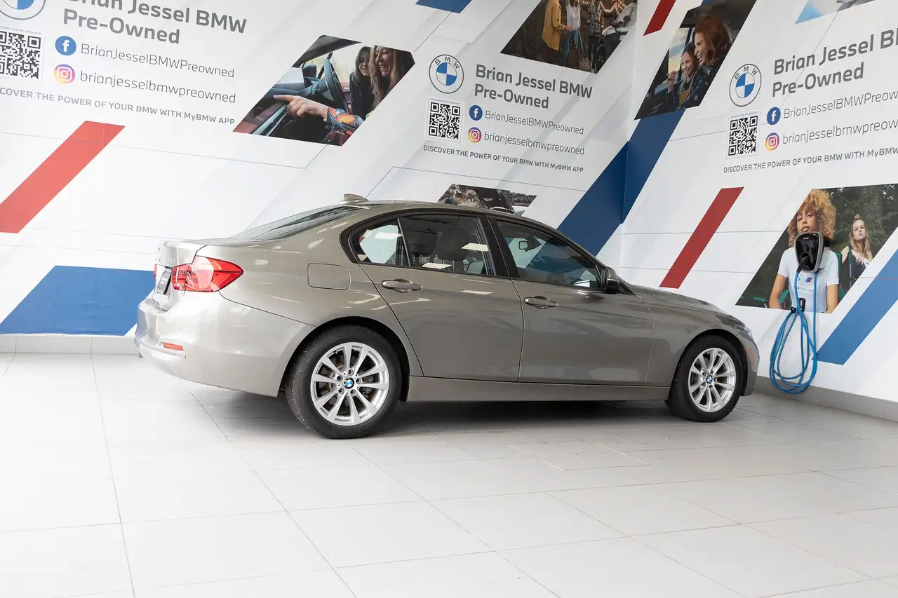 BMW 3 Series photo BMW 3 Series