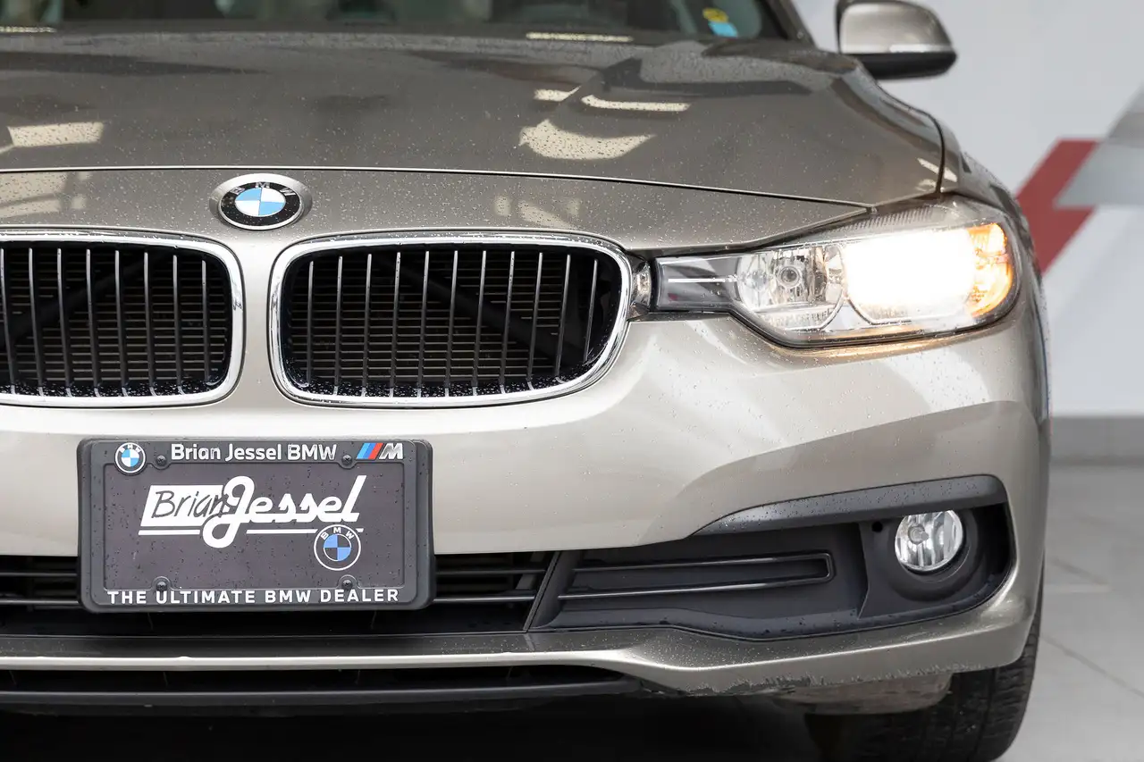BMW 3 Series photo BMW 3 Series
