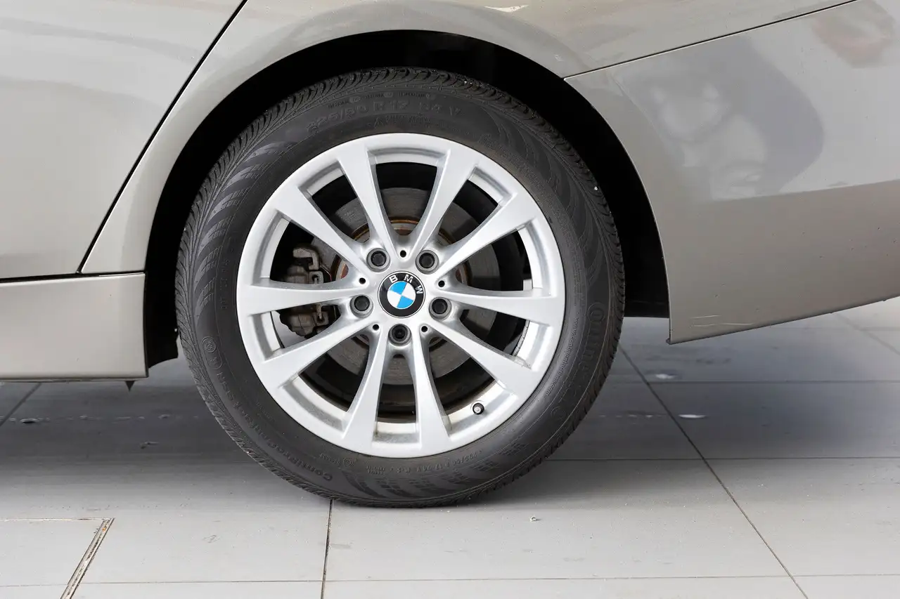 BMW 3 Series photo BMW 3 Series