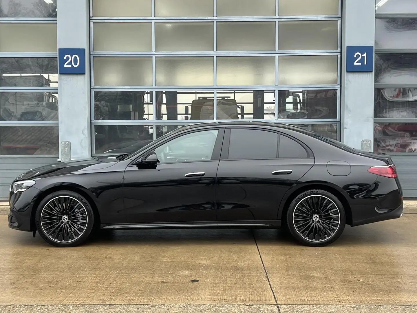Mercedes-Benz E 300 E e AMG/Pano/Hyperscreen Noir - 2