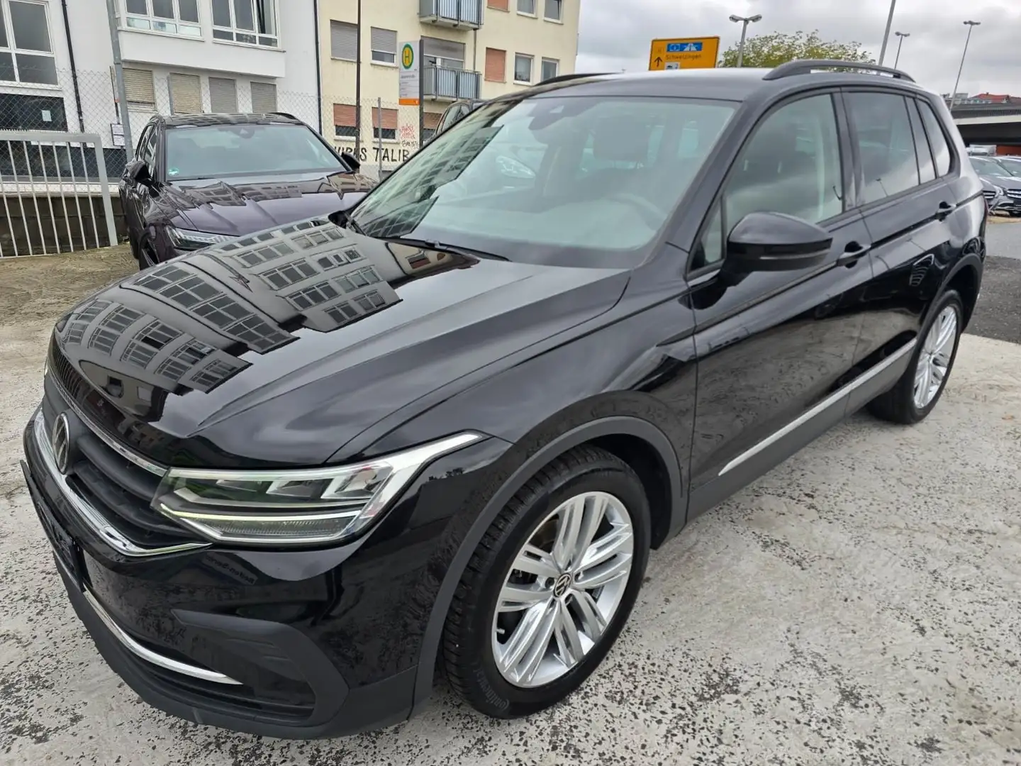 Volkswagen Tiguan Life 4Motion 2,0 TDI AUTOMATIK*KAMERA Schwarz - 1