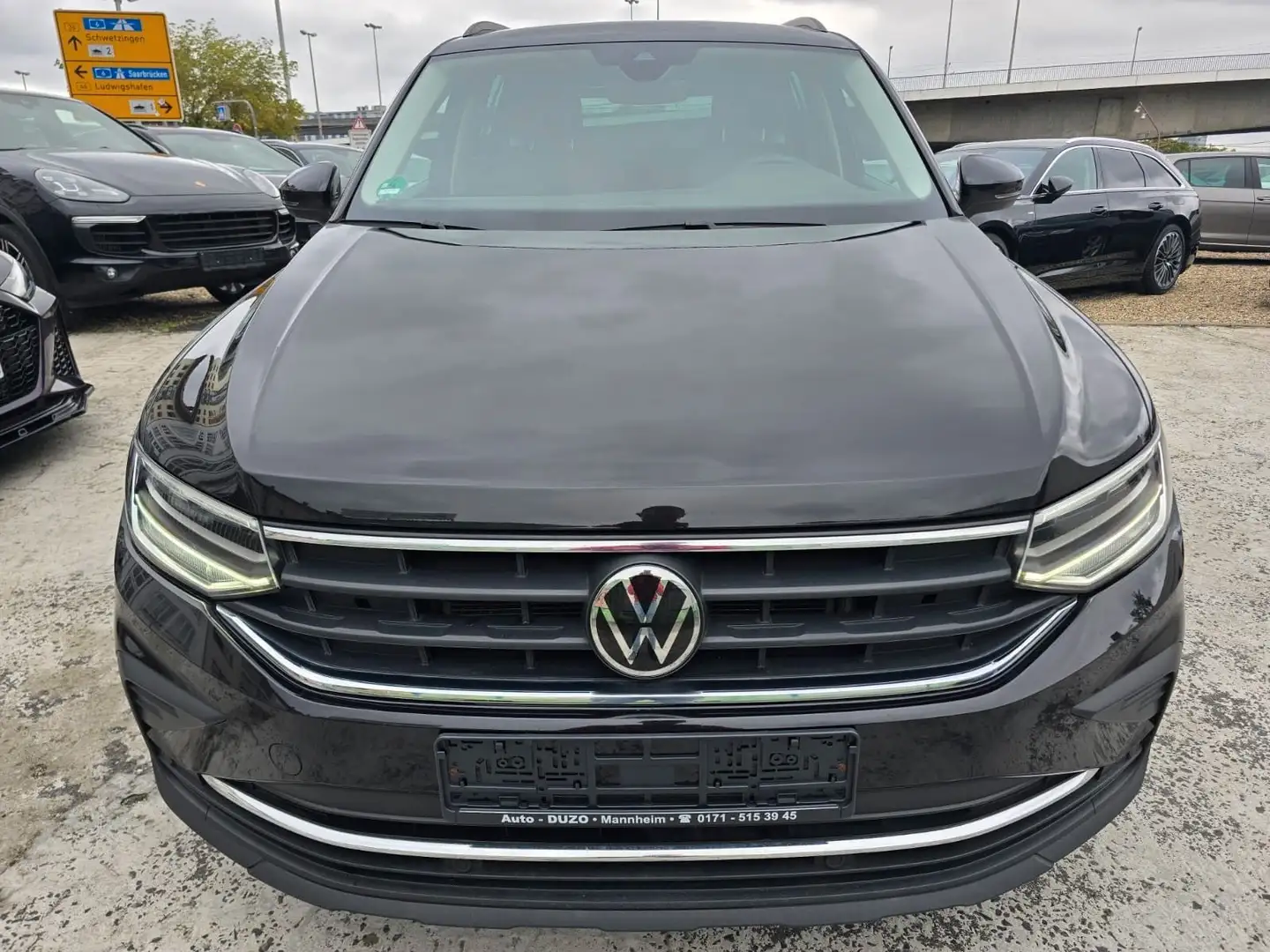 Volkswagen Tiguan Life 4Motion 2,0 TDI AUTOMATIK*KAMERA Schwarz - 2