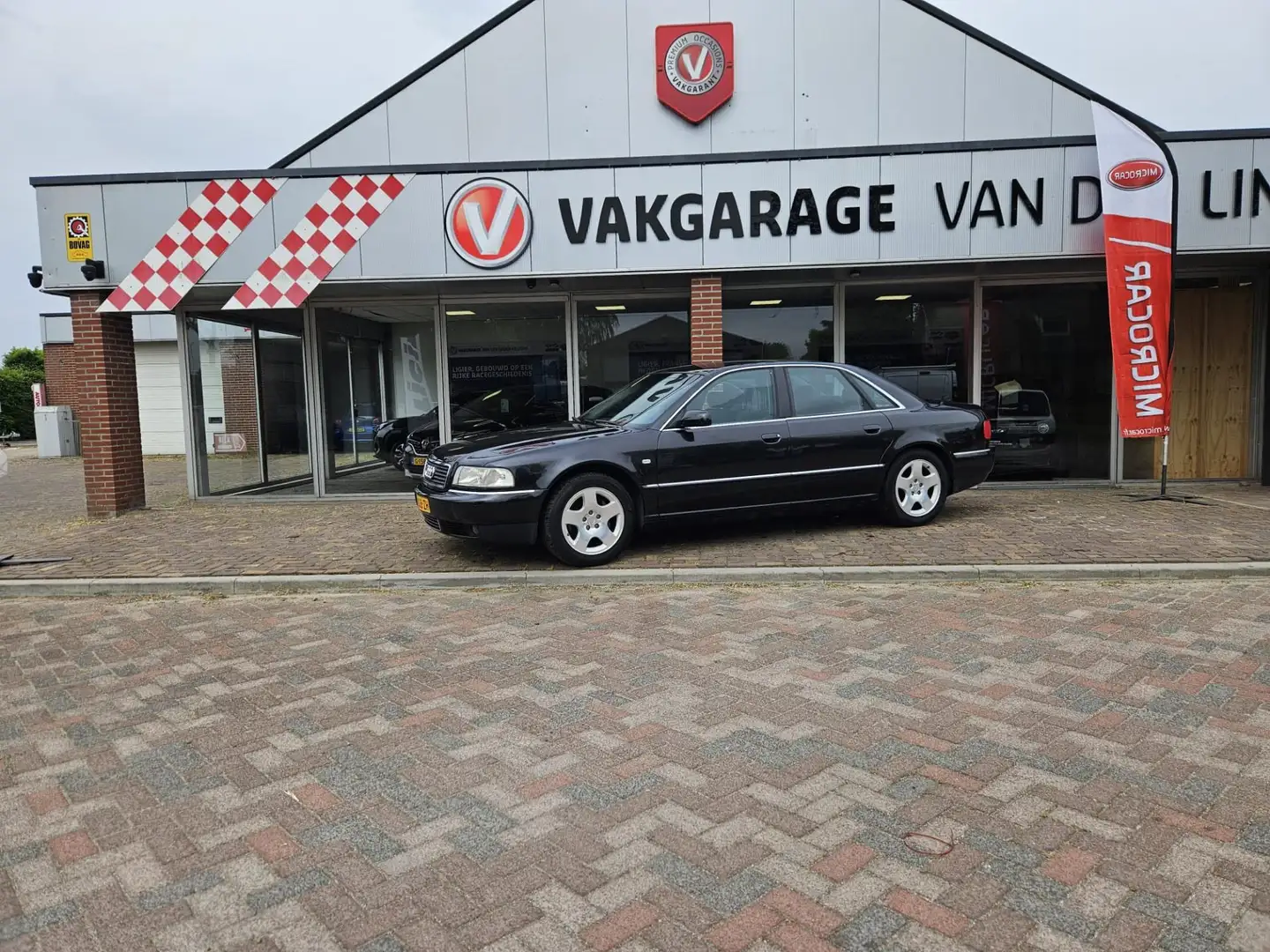Audi A8 2.5 TDI Exclusive Noir - 1
