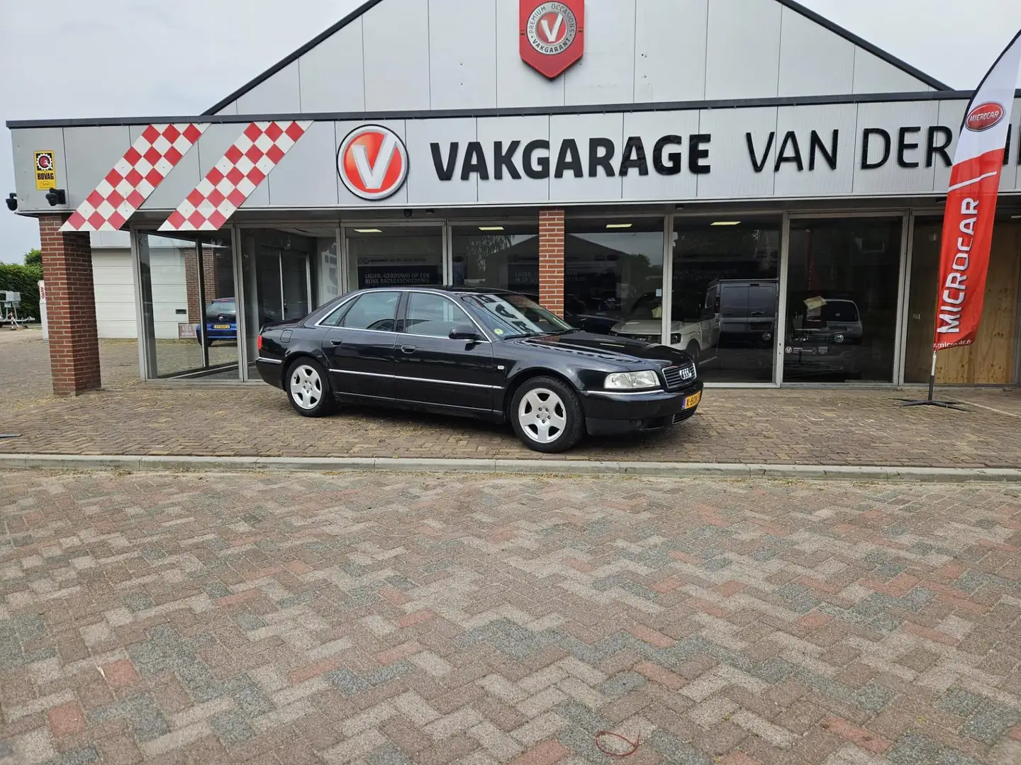 Audi A8 2.5 TDI Exclusive Noir - 2