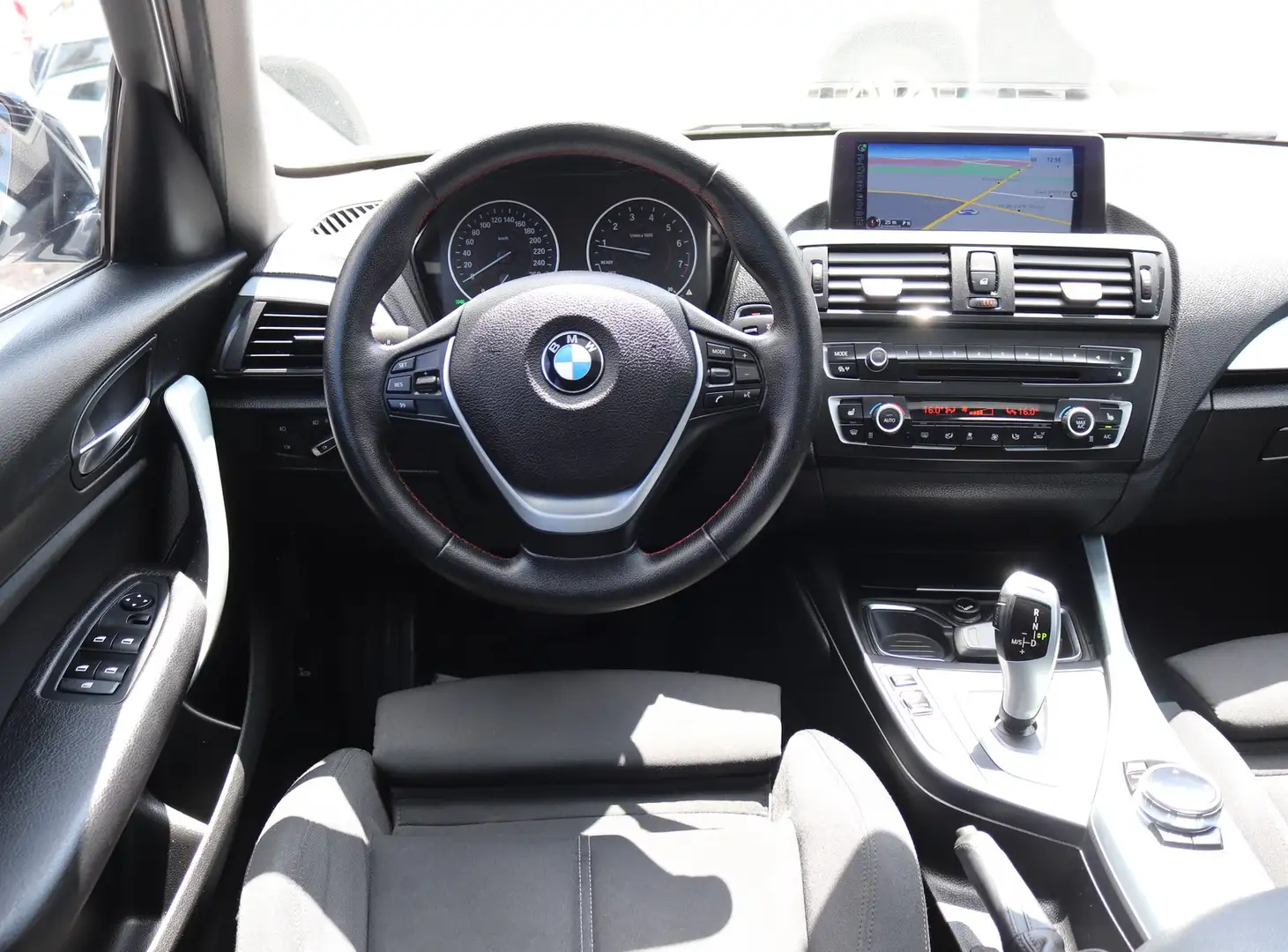 BMW 116 i Aut. Sport Line el.SD*NaviProf.*BiXen*KeyGo Wit - 2