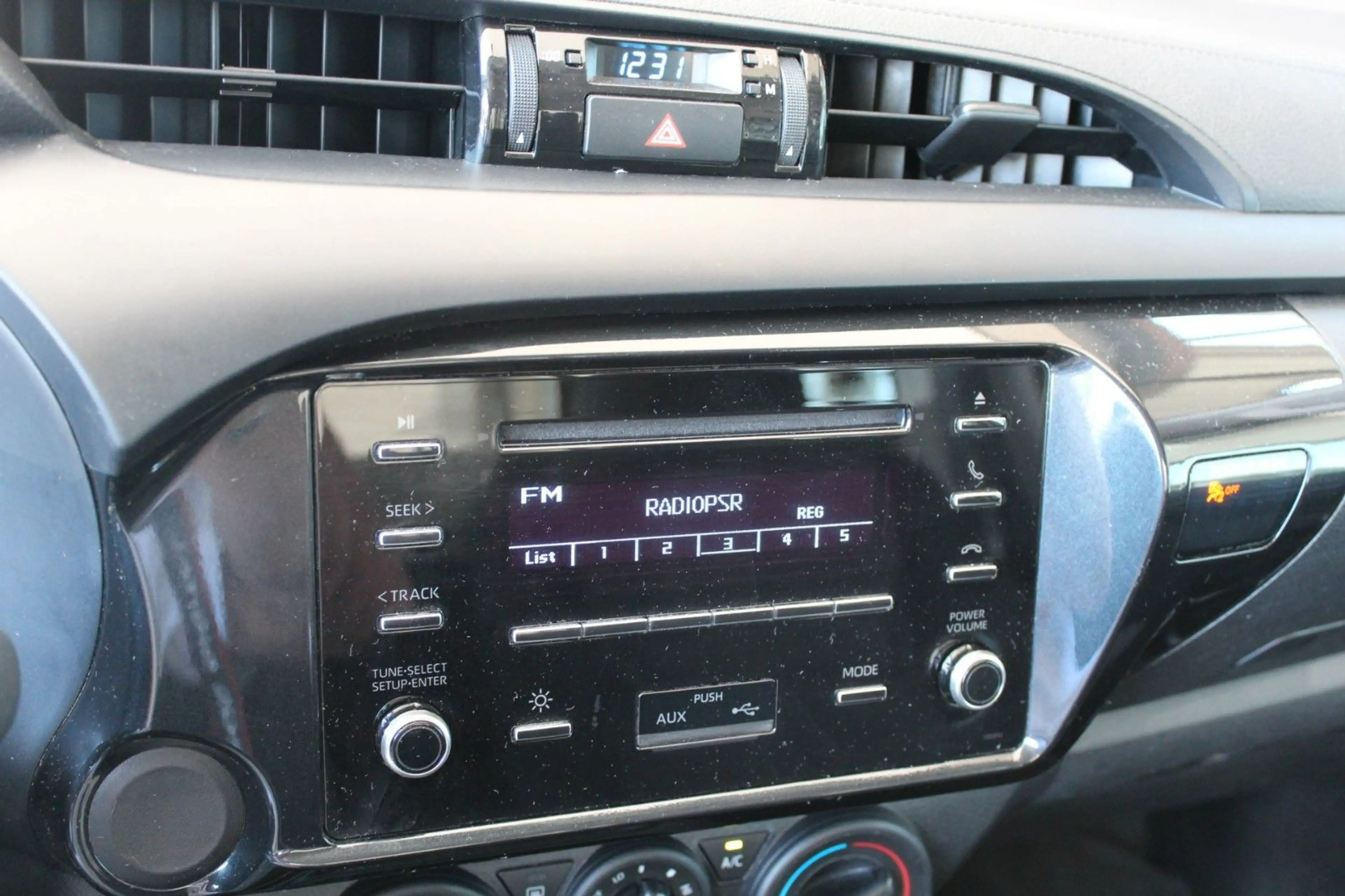 Toyota Hilux Single Cab Duty 4x4 — photo 15
