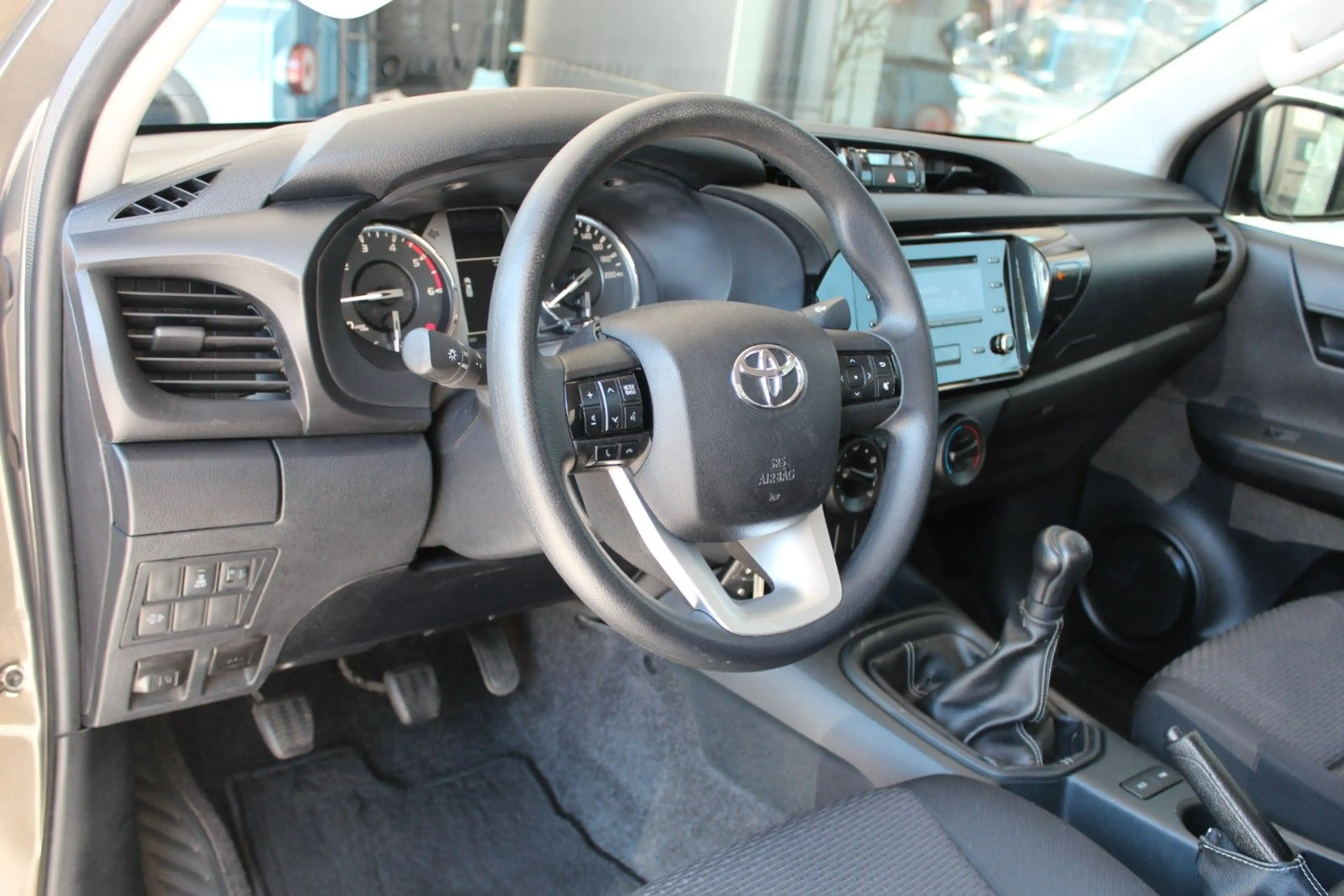 Toyota Hilux Single Cab Duty 4x4 — photo 9