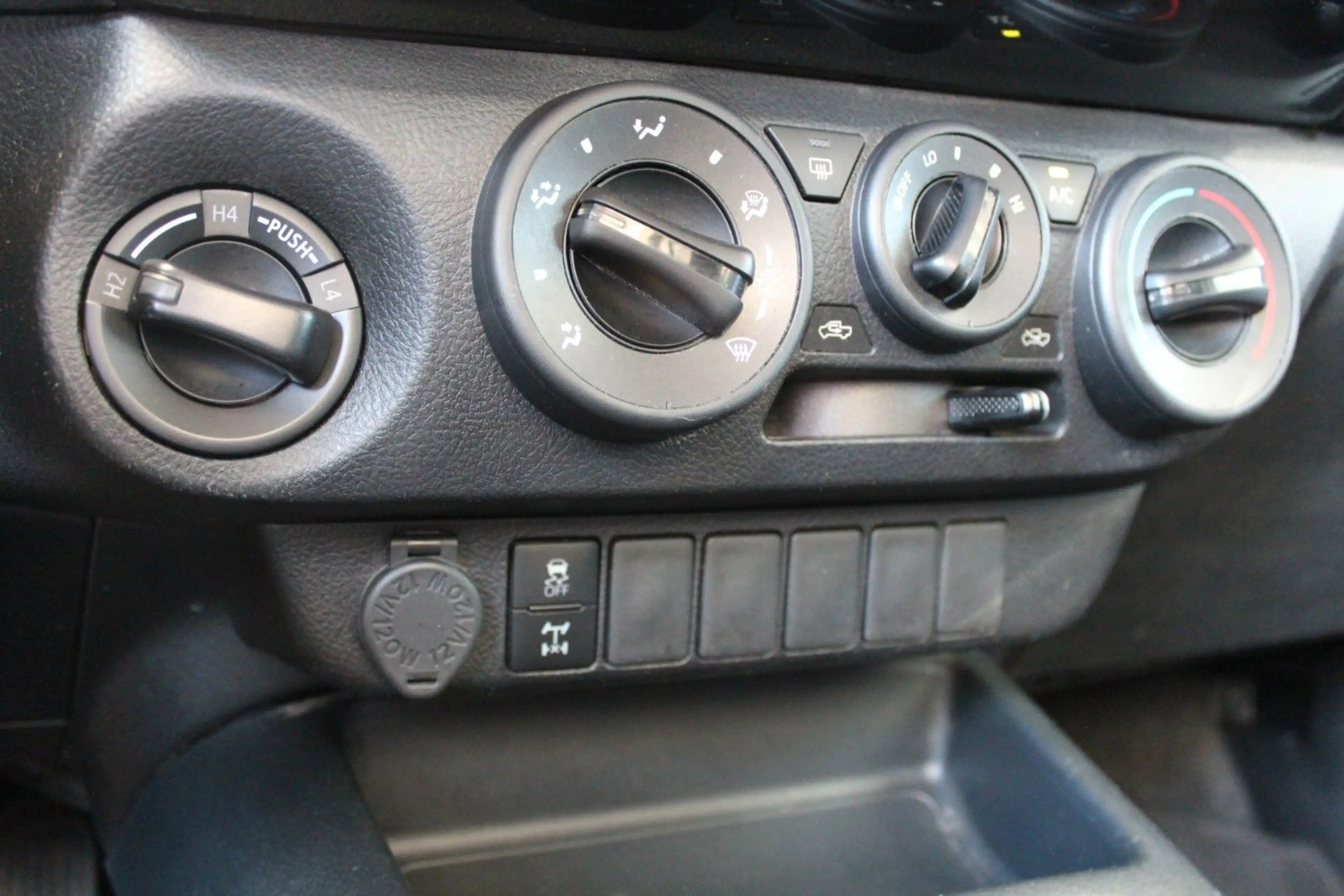 Toyota Hilux Single Cab Duty 4x4 — photo 13