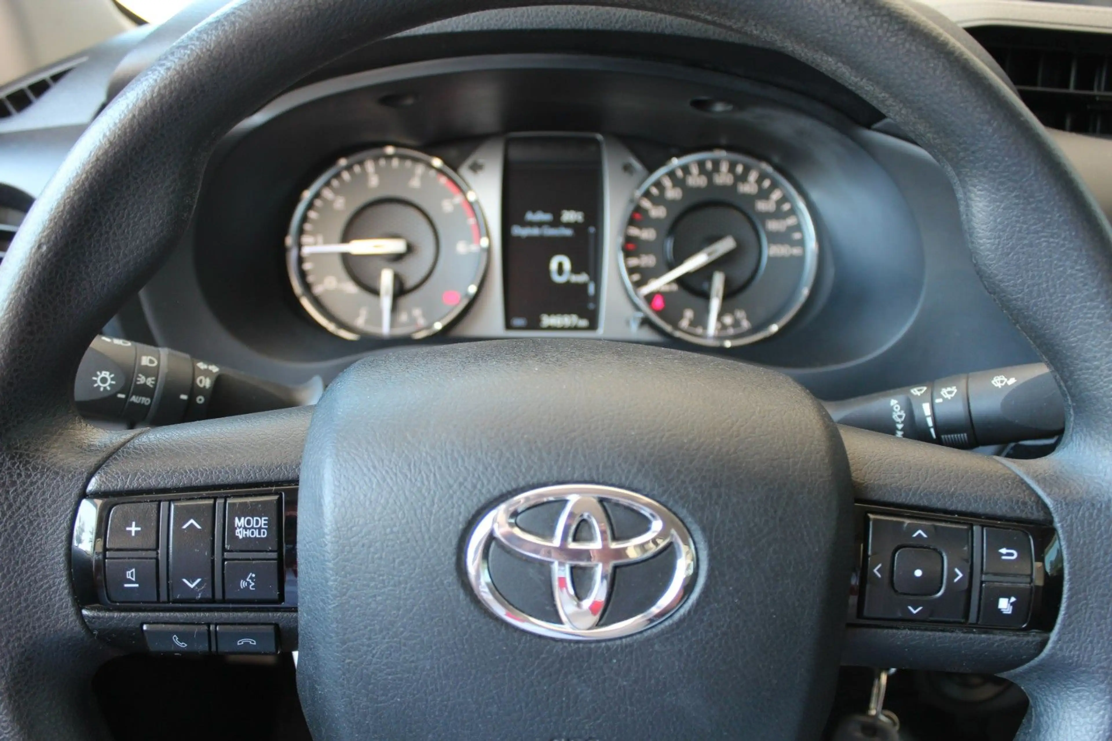 Toyota Hilux Single Cab Duty 4x4 — photo 10