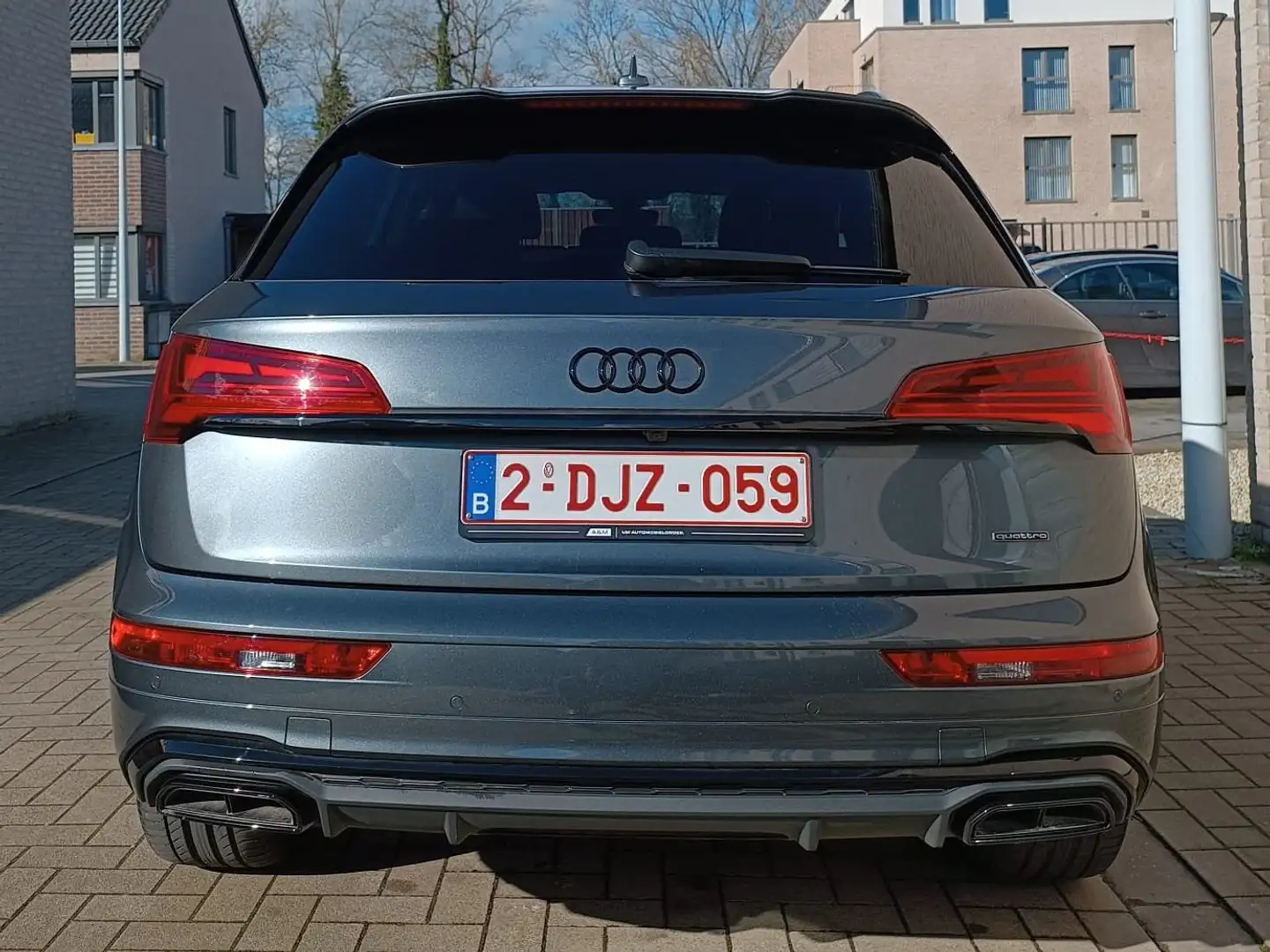 Audi Q5 40 TFSI quattro S tronic Gris - 2