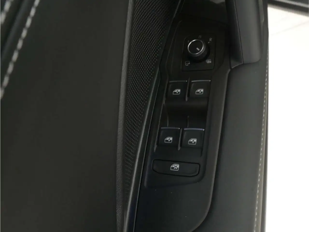Volkswagen Tiguan 1.5 eTSI GOAL DSG NAV/LED/AHK/RFK/SH/PDC, миниатюра 17