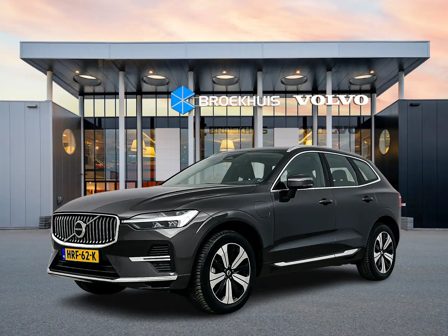 Volvo XC60 T6 Recharge AWD Plus Bright | 19" | Panoramadak | Grijs - 1