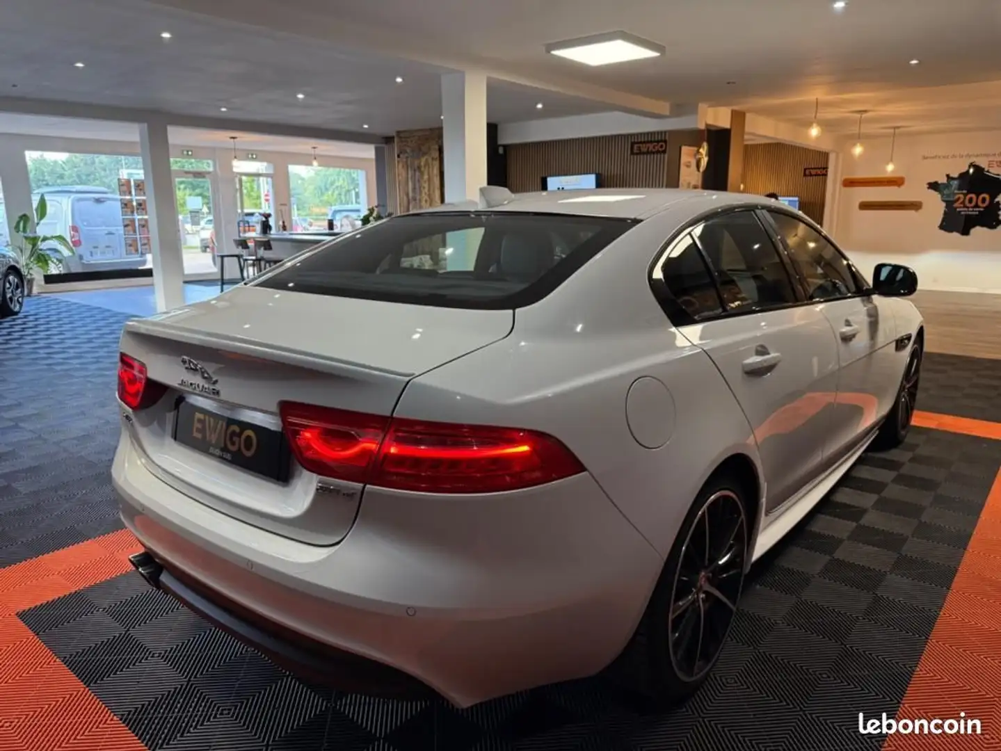 Jaguar XE R-SPORT 2.0 D180 BVA Blanc - 2