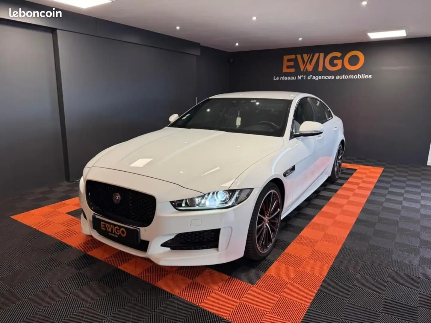 Jaguar XE R-SPORT 2.0 D180 BVA Blanc - 1