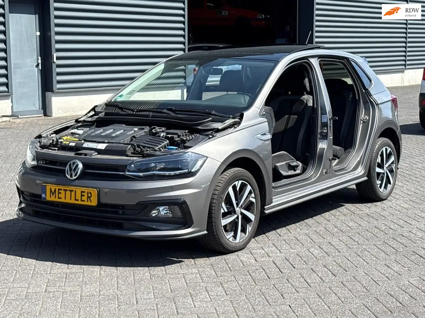 Volkswagen Polo 1.6 TDI Highline , R-Line , Navi , Panoramadak , P Grijs - 1