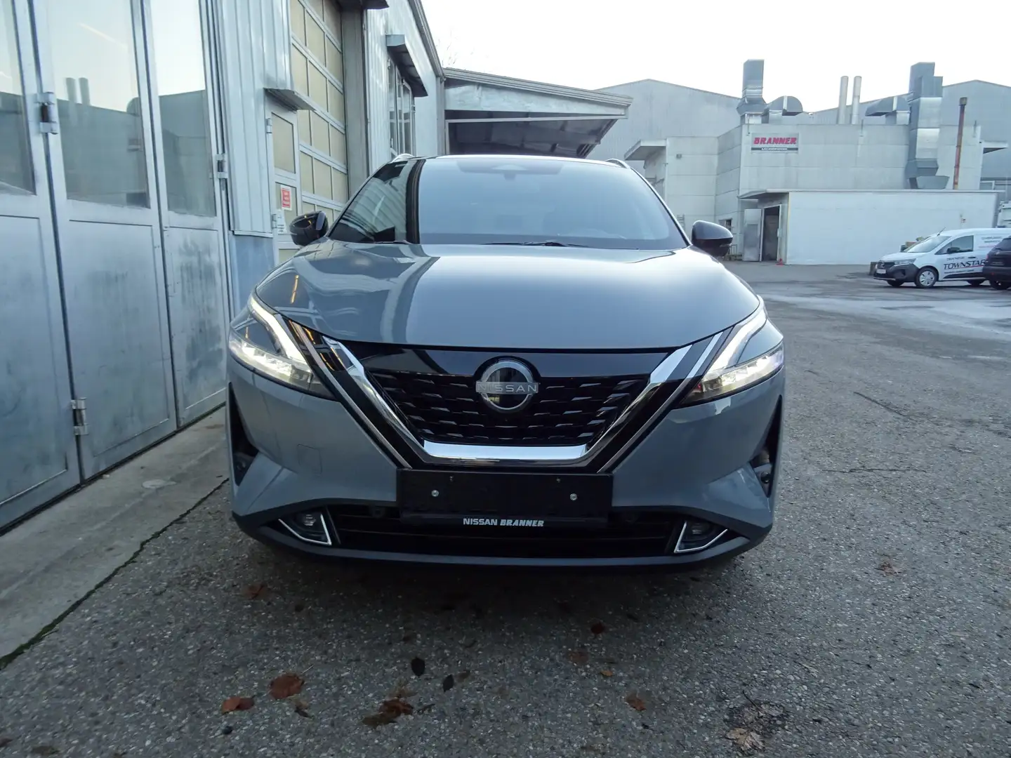 Nissan Qashqai 1,5 VC-T e-Power Tekna Grijs - 1