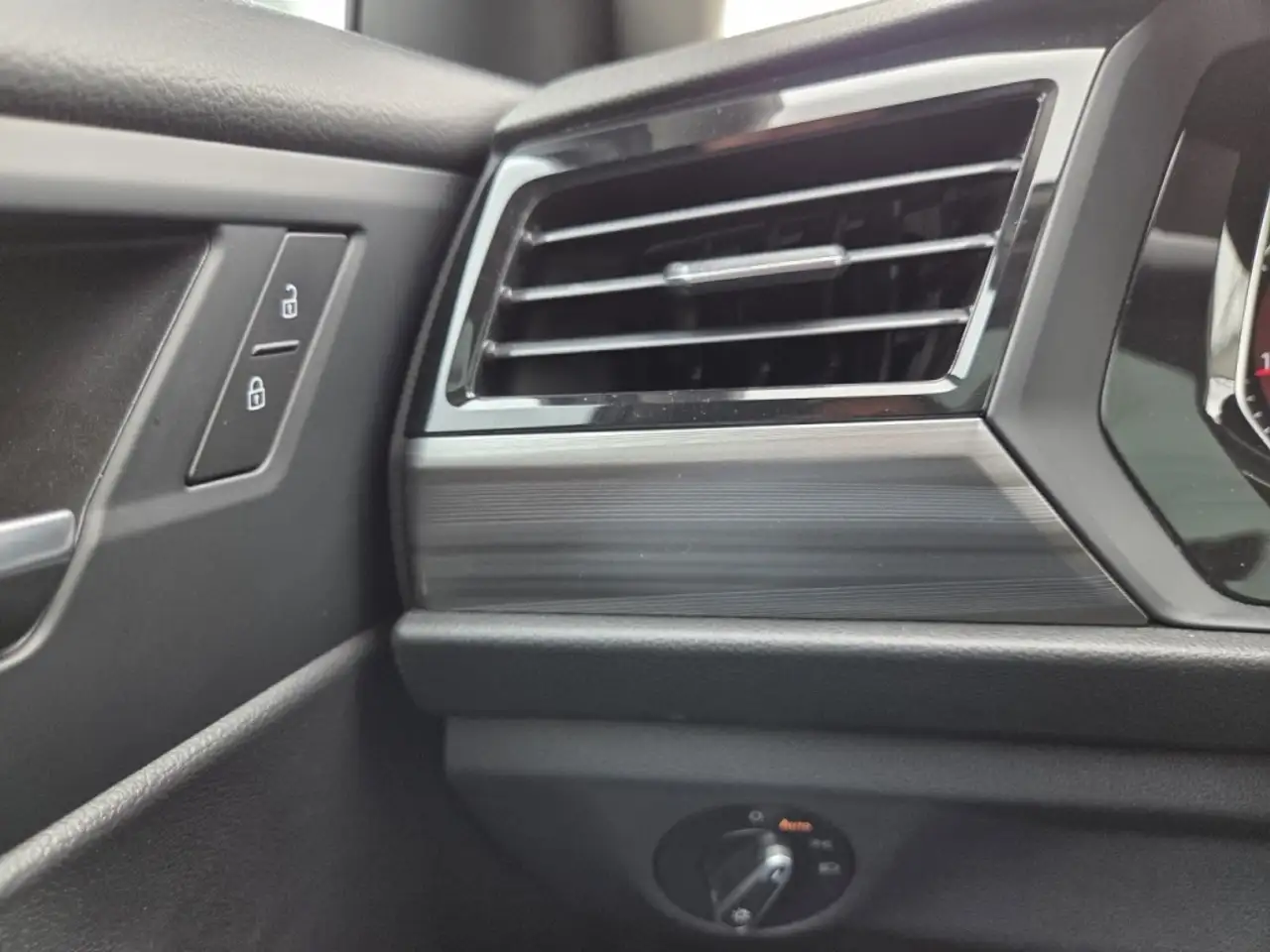 Volkswagen Jetta снимка Volkswagen Jetta