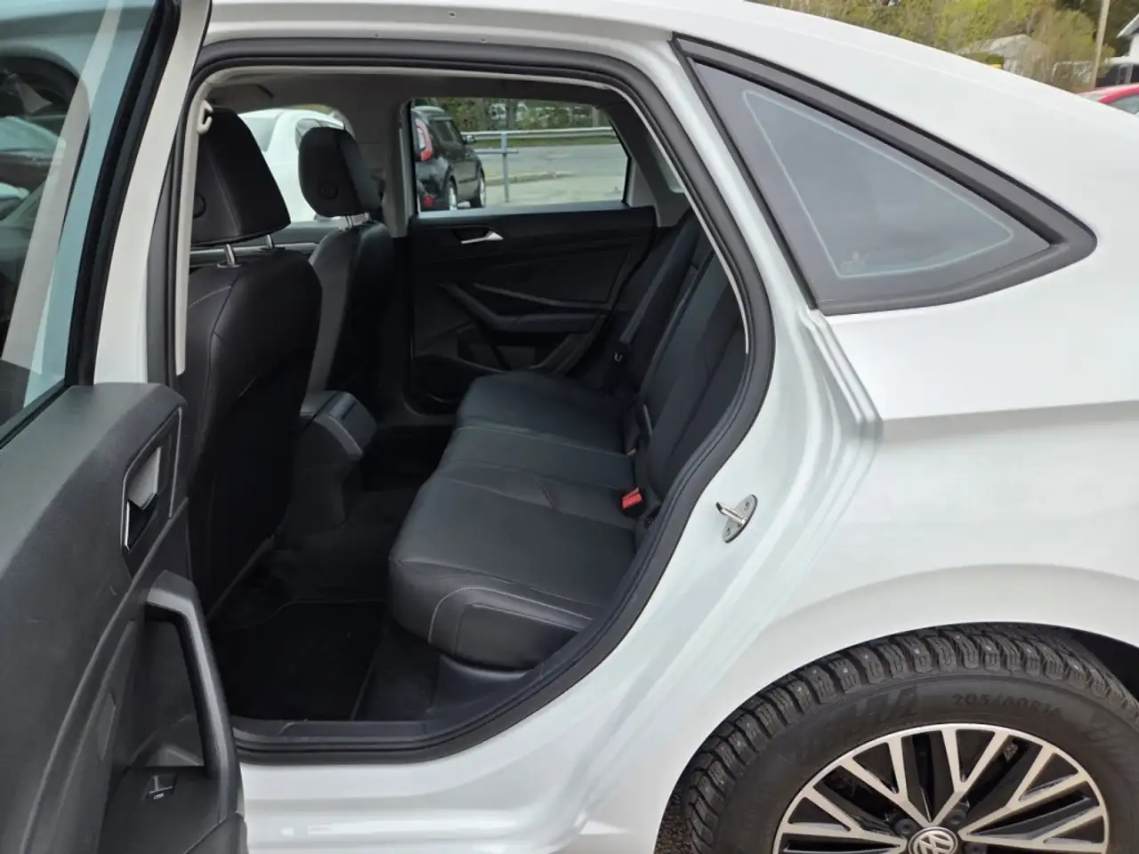Volkswagen Jetta снимка Volkswagen Jetta