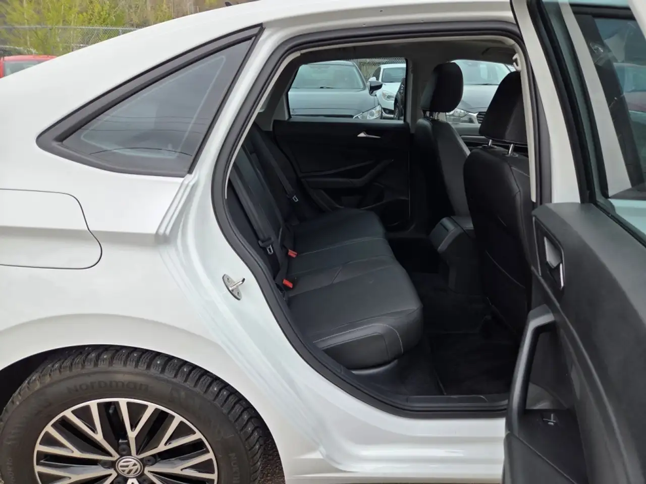 Volkswagen Jetta снимка Volkswagen Jetta