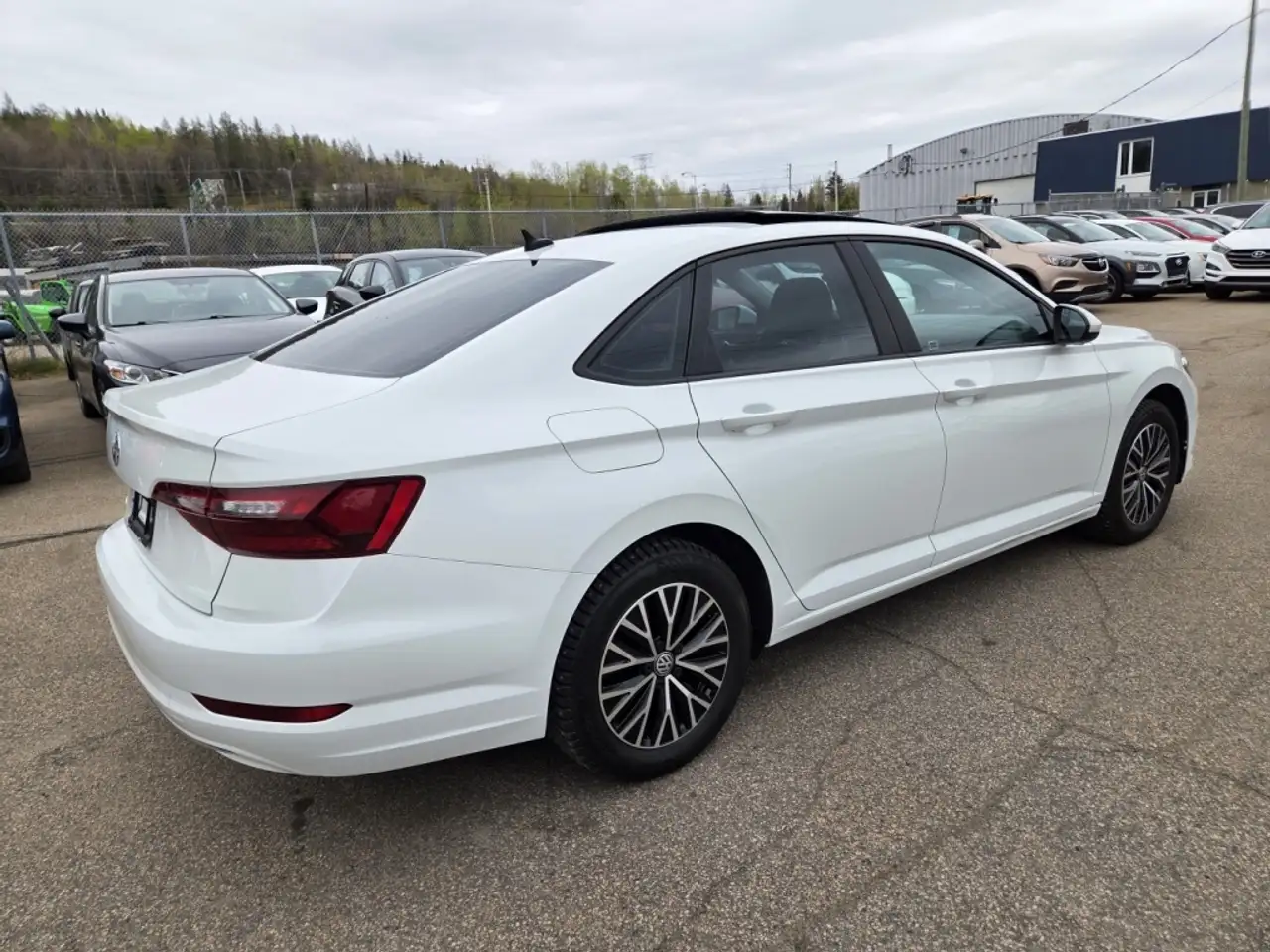 Volkswagen Jetta снимка Volkswagen Jetta