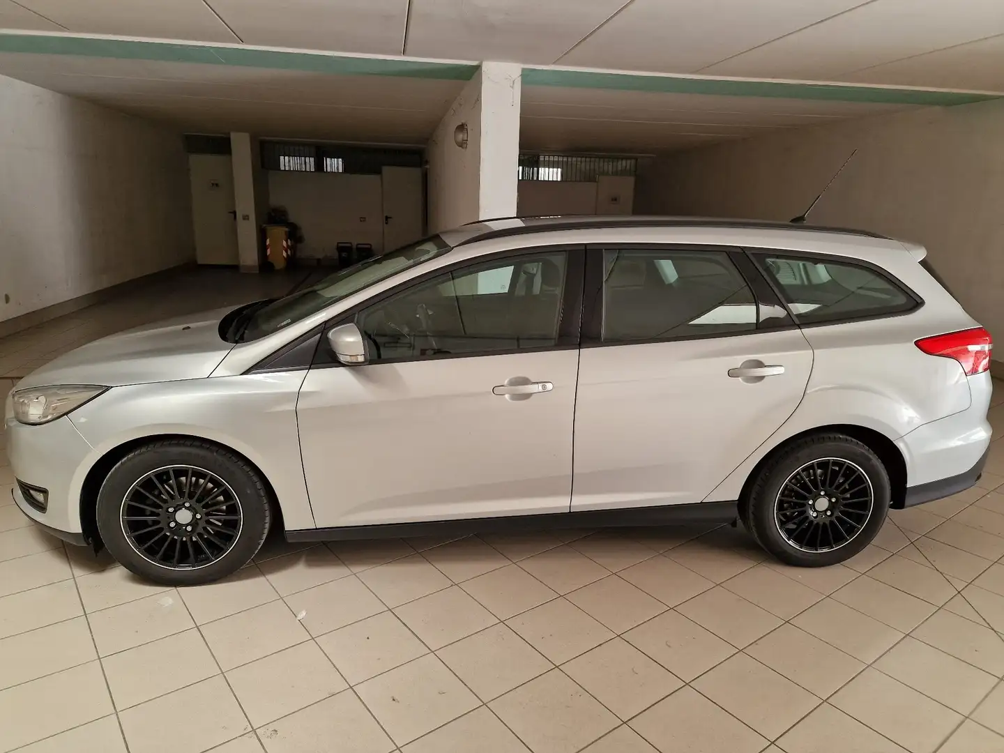 Ford Focus Turnier 1.5 TDCi DPF Start-Stopp-System Business - 2