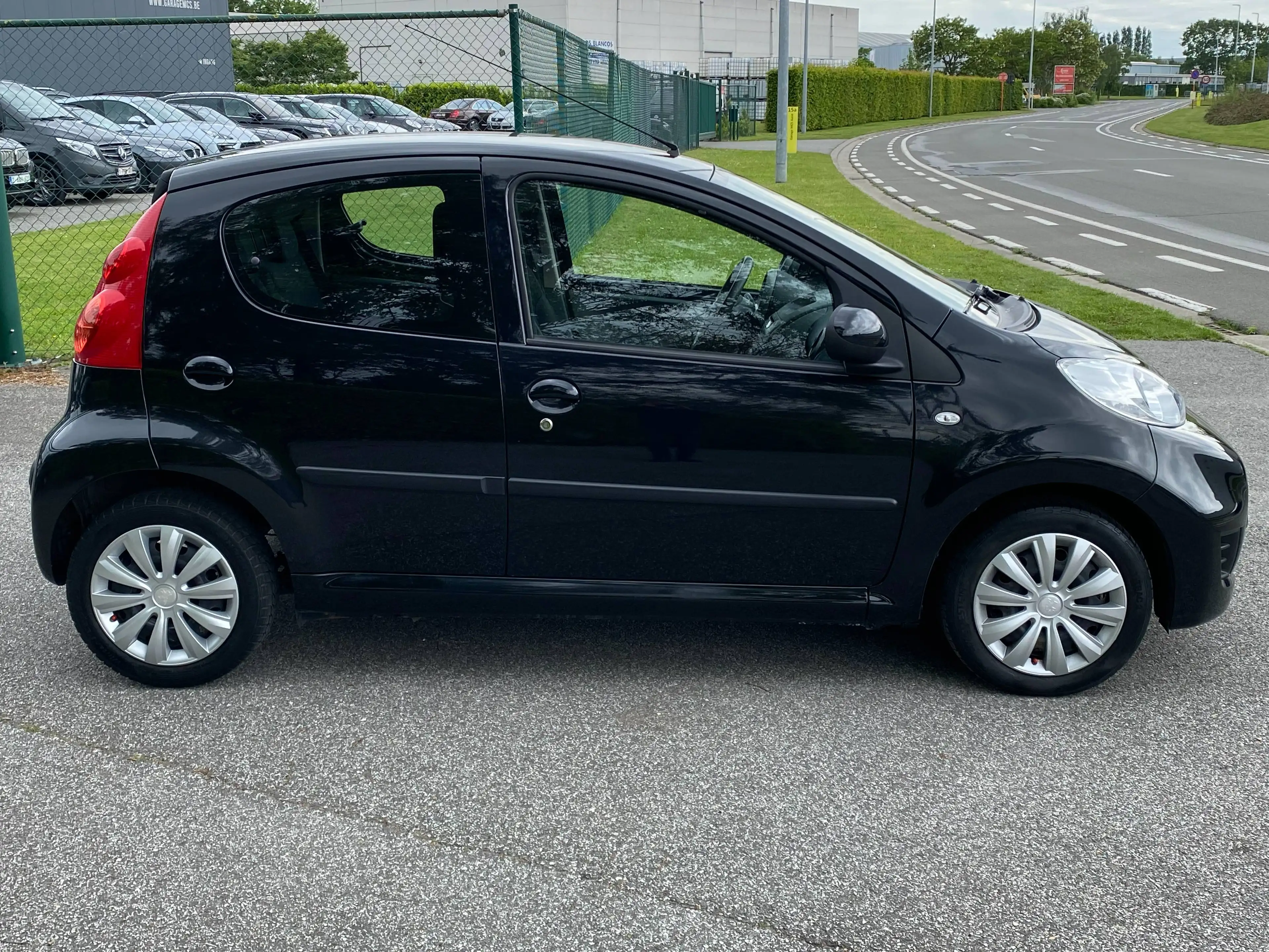 Peugeot 107 — photo 11