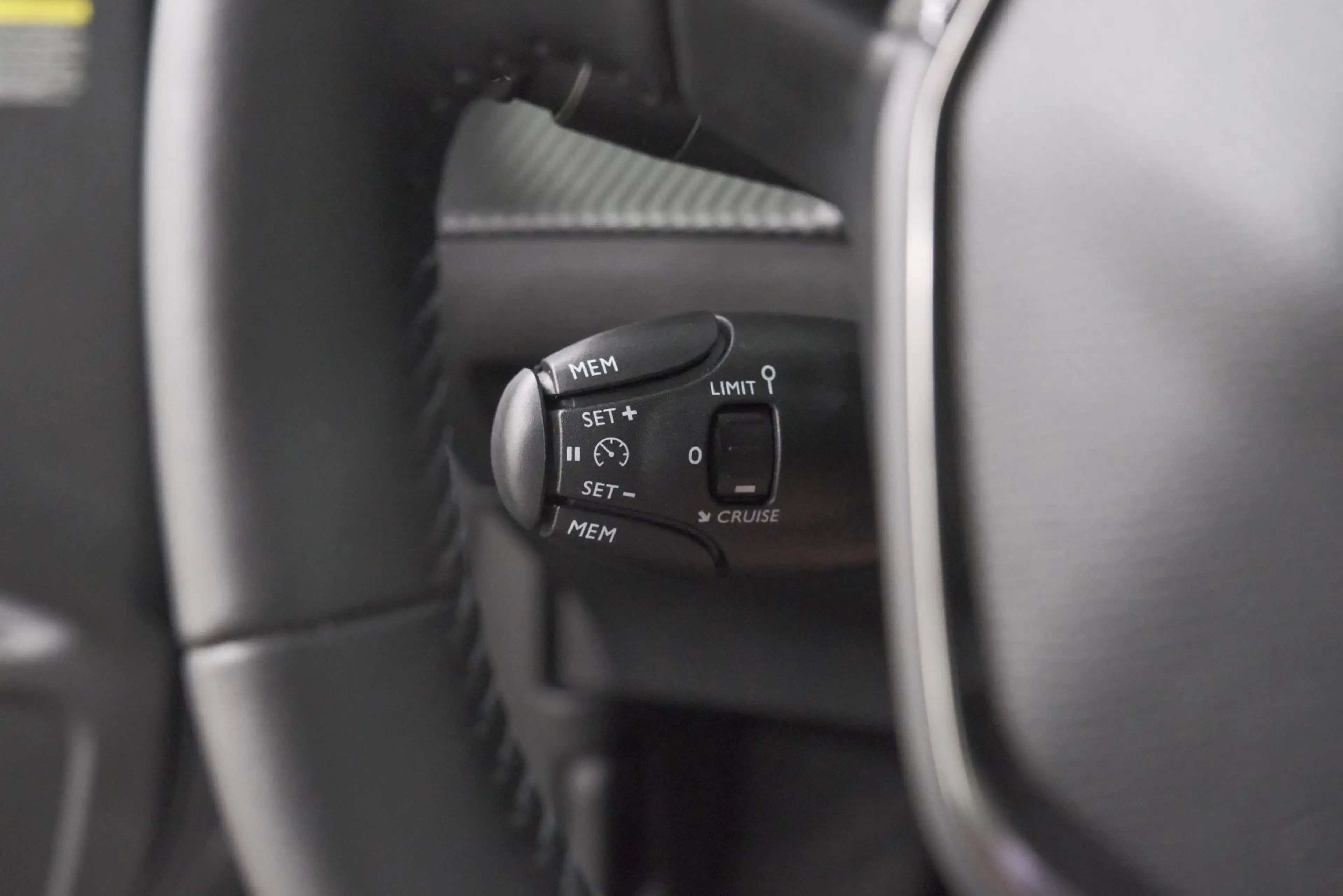 Peugeot e-2008 EV Allure 54 kWh | 97,2% SOH | 11 KW Lader | Apple — photo 3