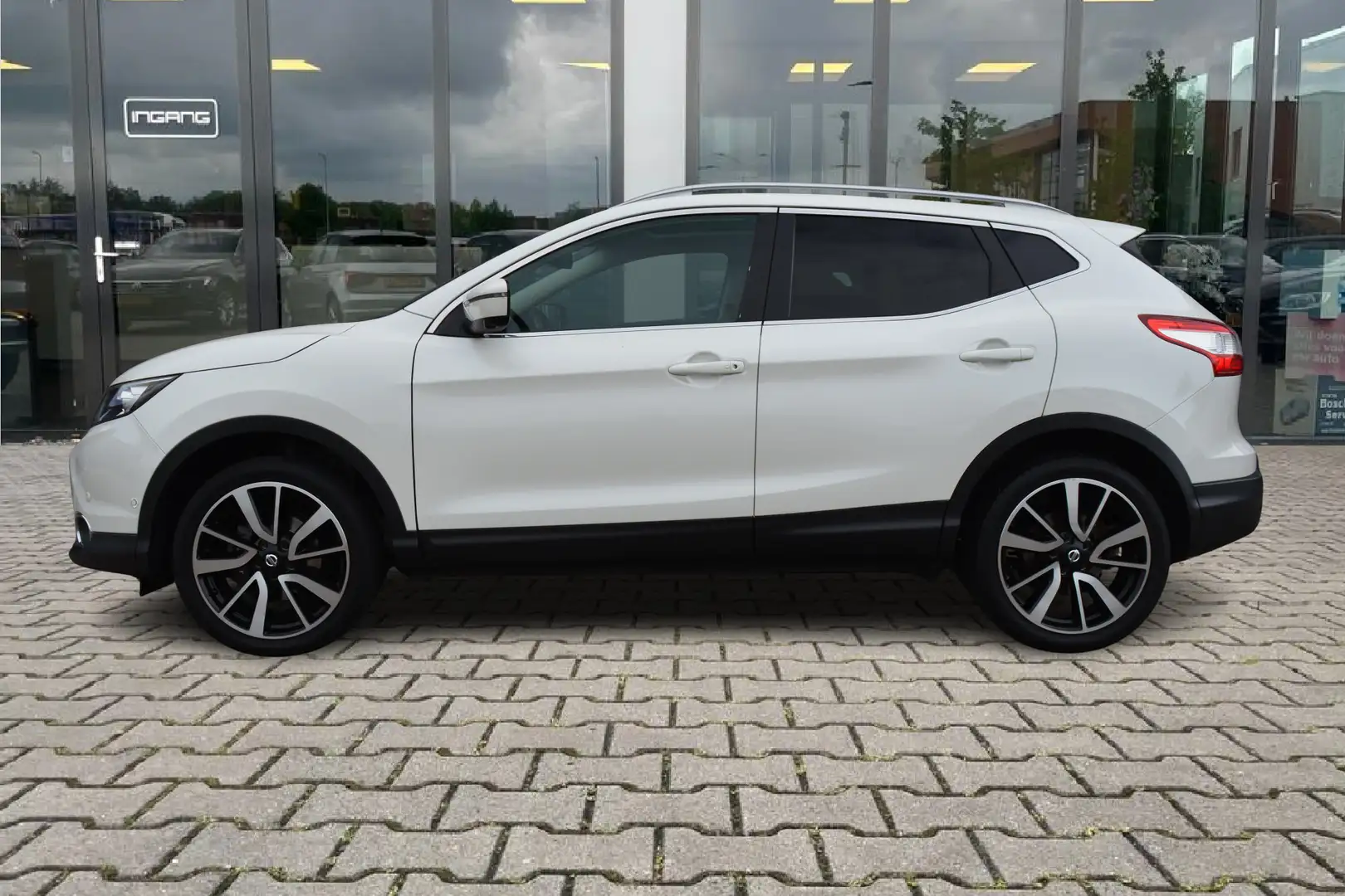 Nissan Qashqai 1.2 Tekna | Pano | 360 Camera | 18 Inch | Blanc - 2